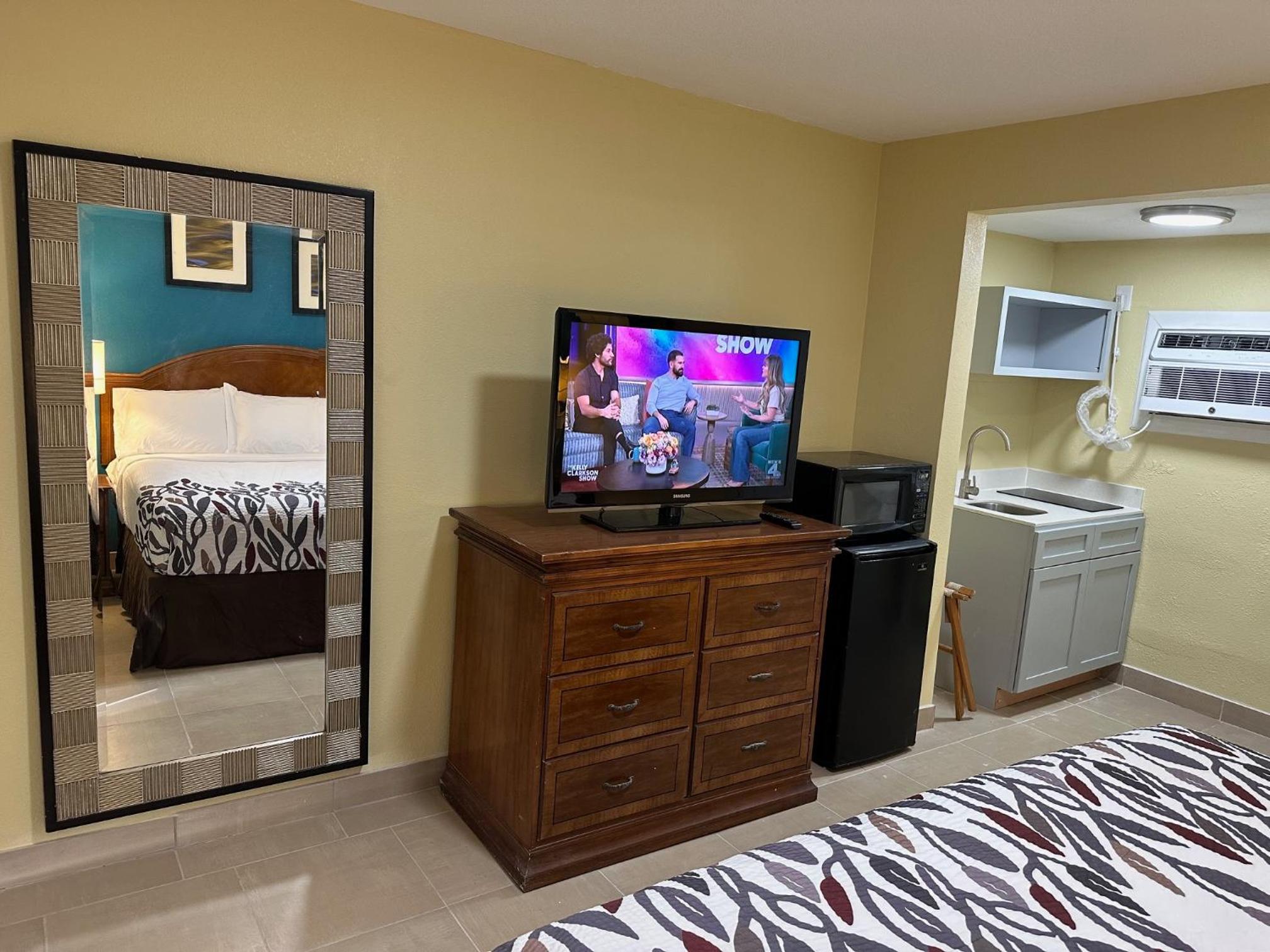 Deluxe King Room photo 2