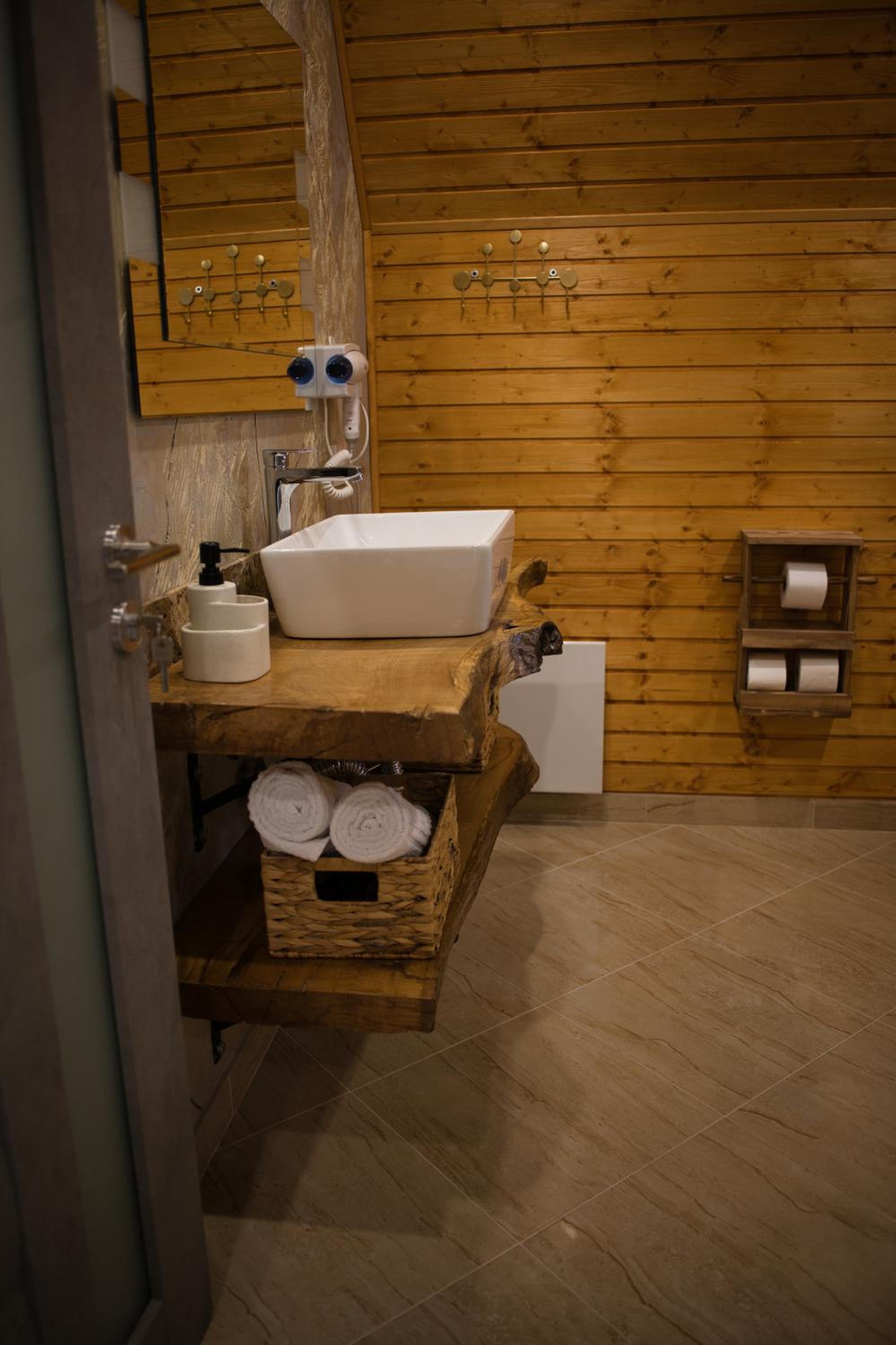 One-Bedroom Chalet - Photo 10