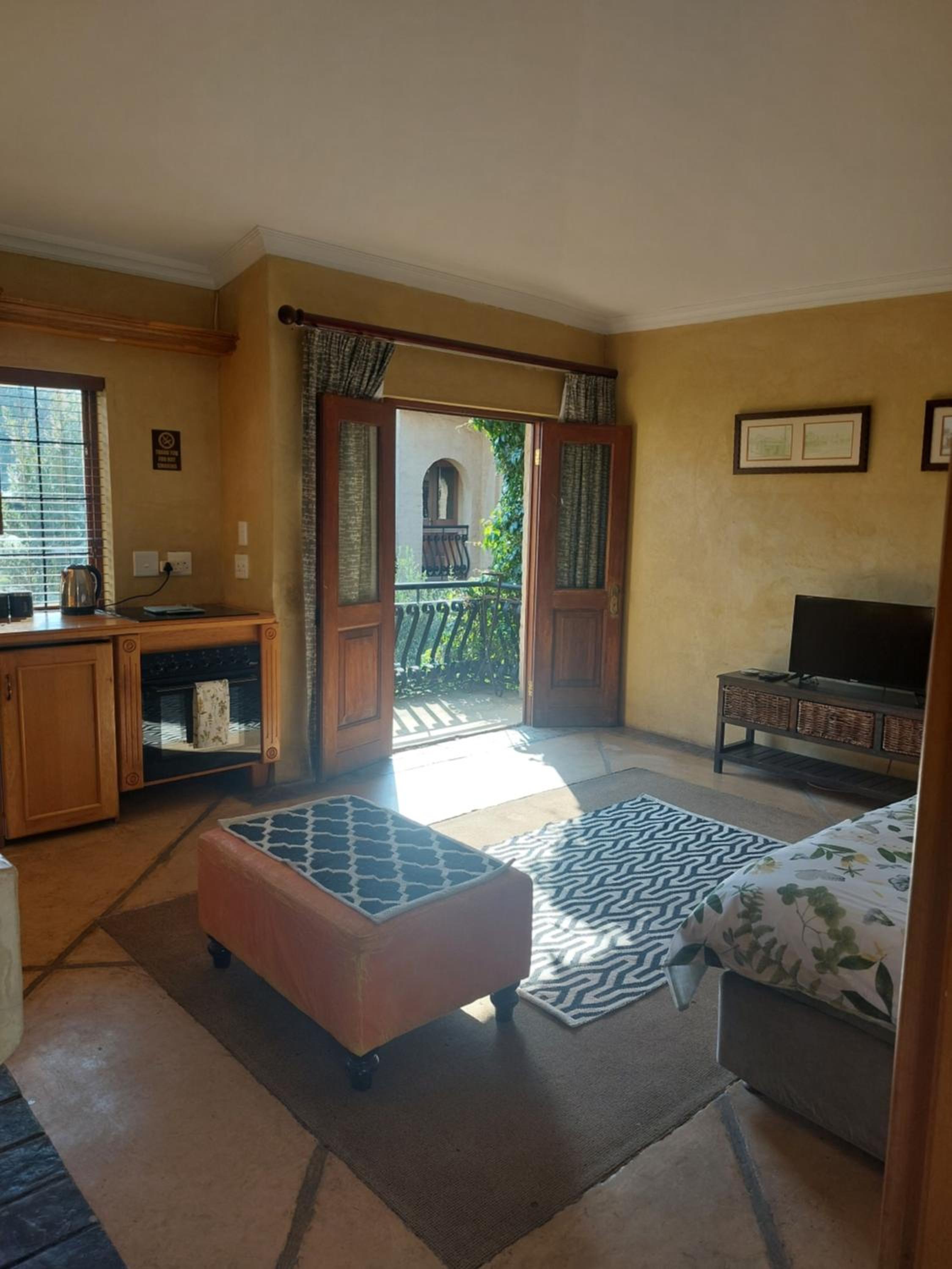 One-Bedroom Apartment photo 2