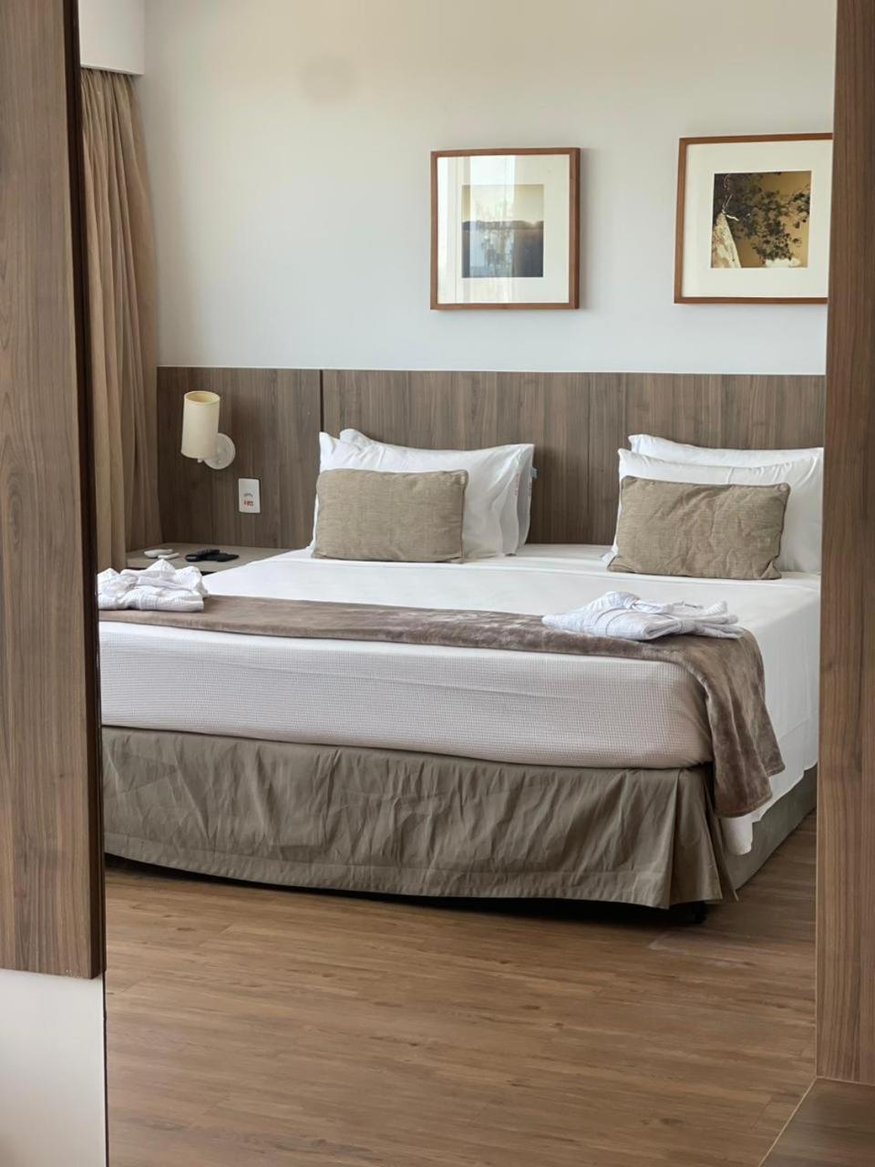 Smart Cine - 1 Queen Bed photo 2