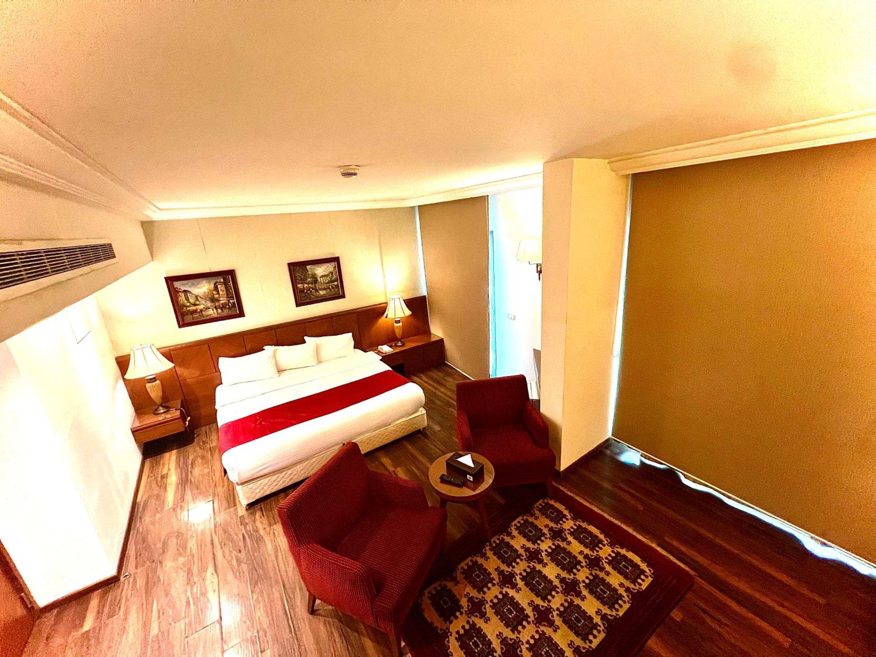 Deluxe Double or Twin Room photo 3