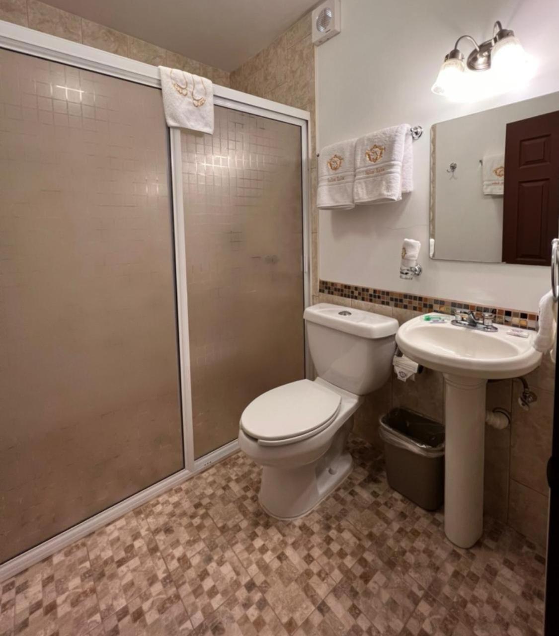Superior Family Room photo 2