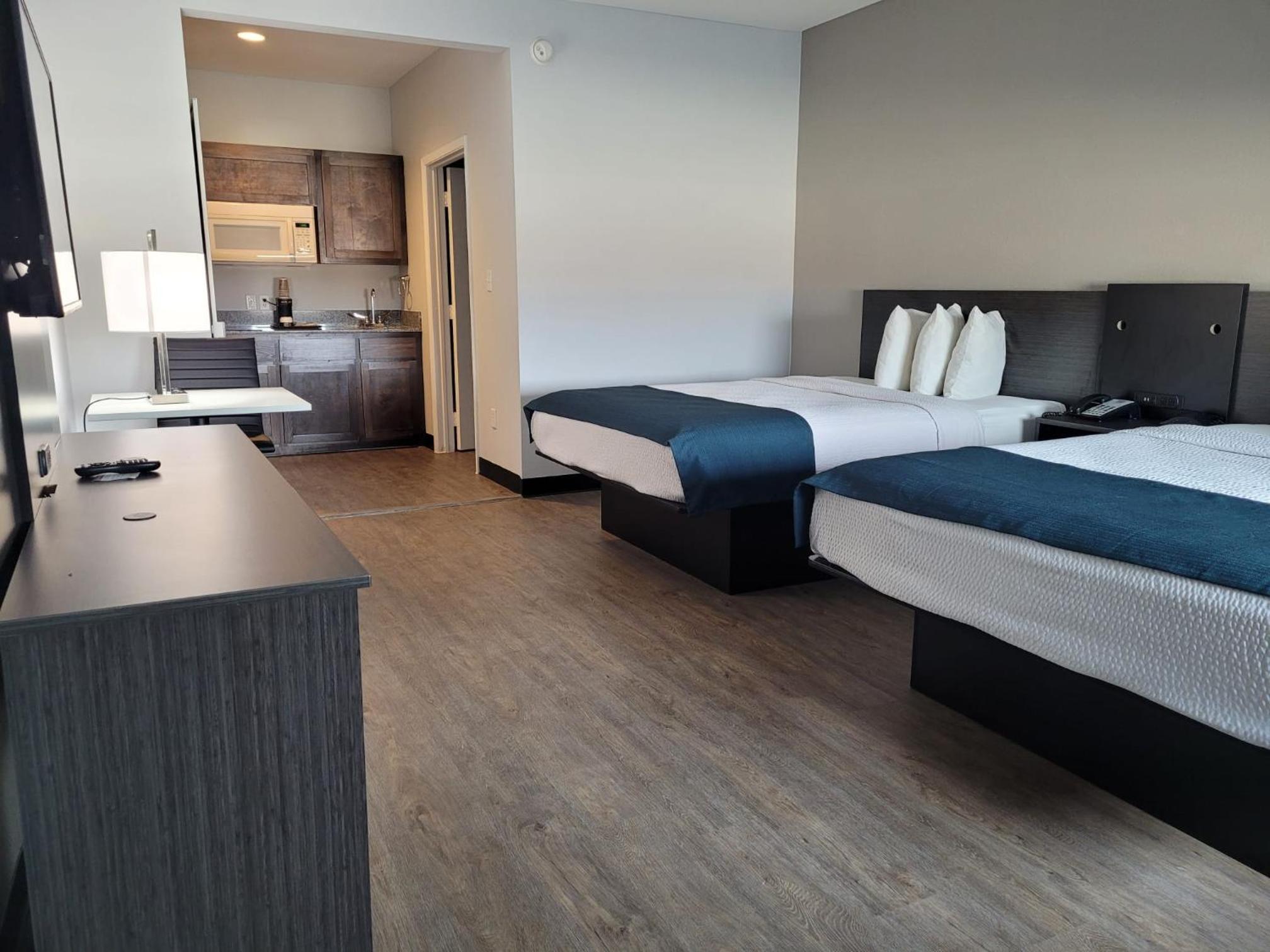 Queen Room With Two Queen Beds - Disability Access - Roll In Shower photo 1