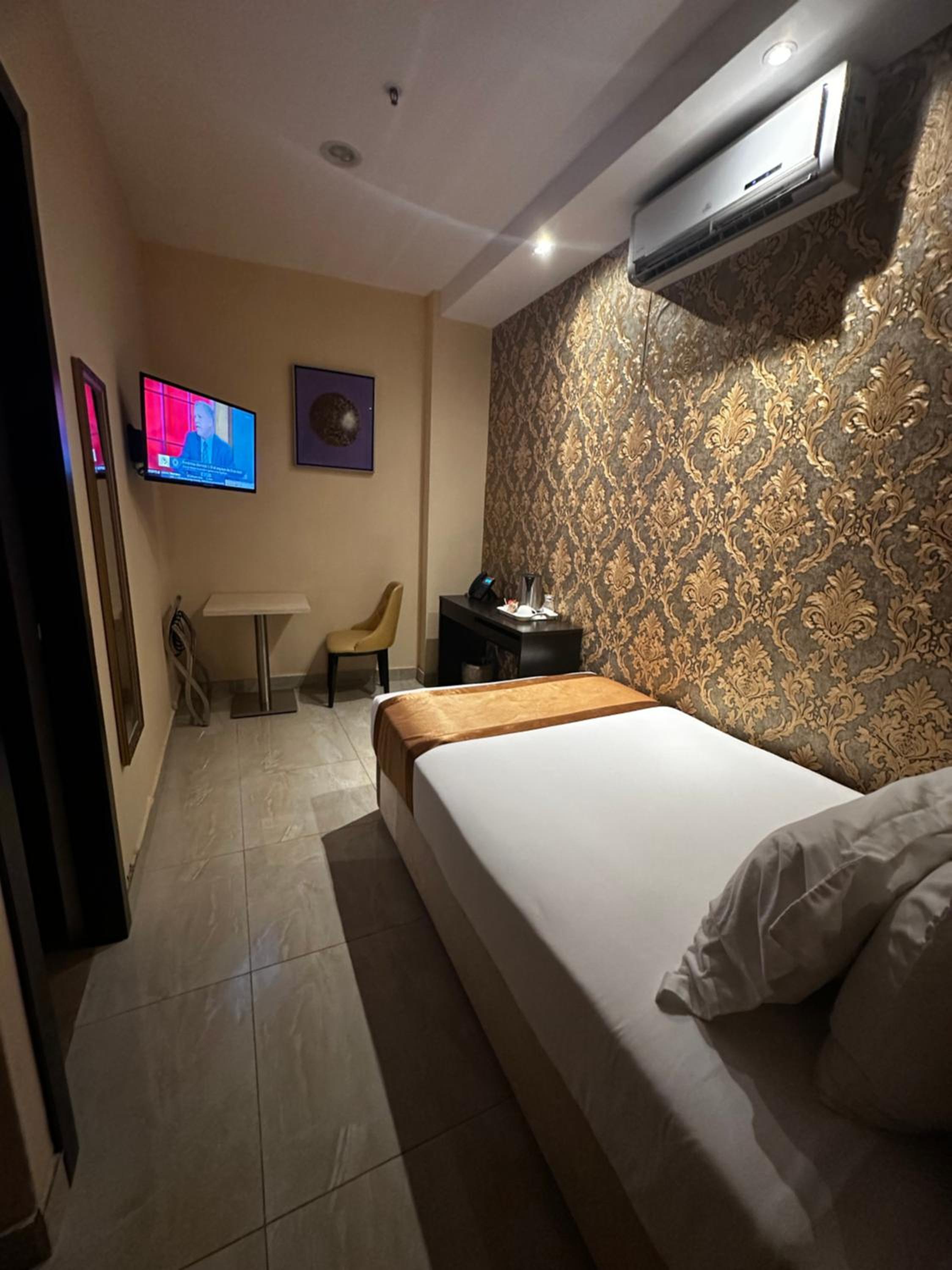 Single Room photo 2