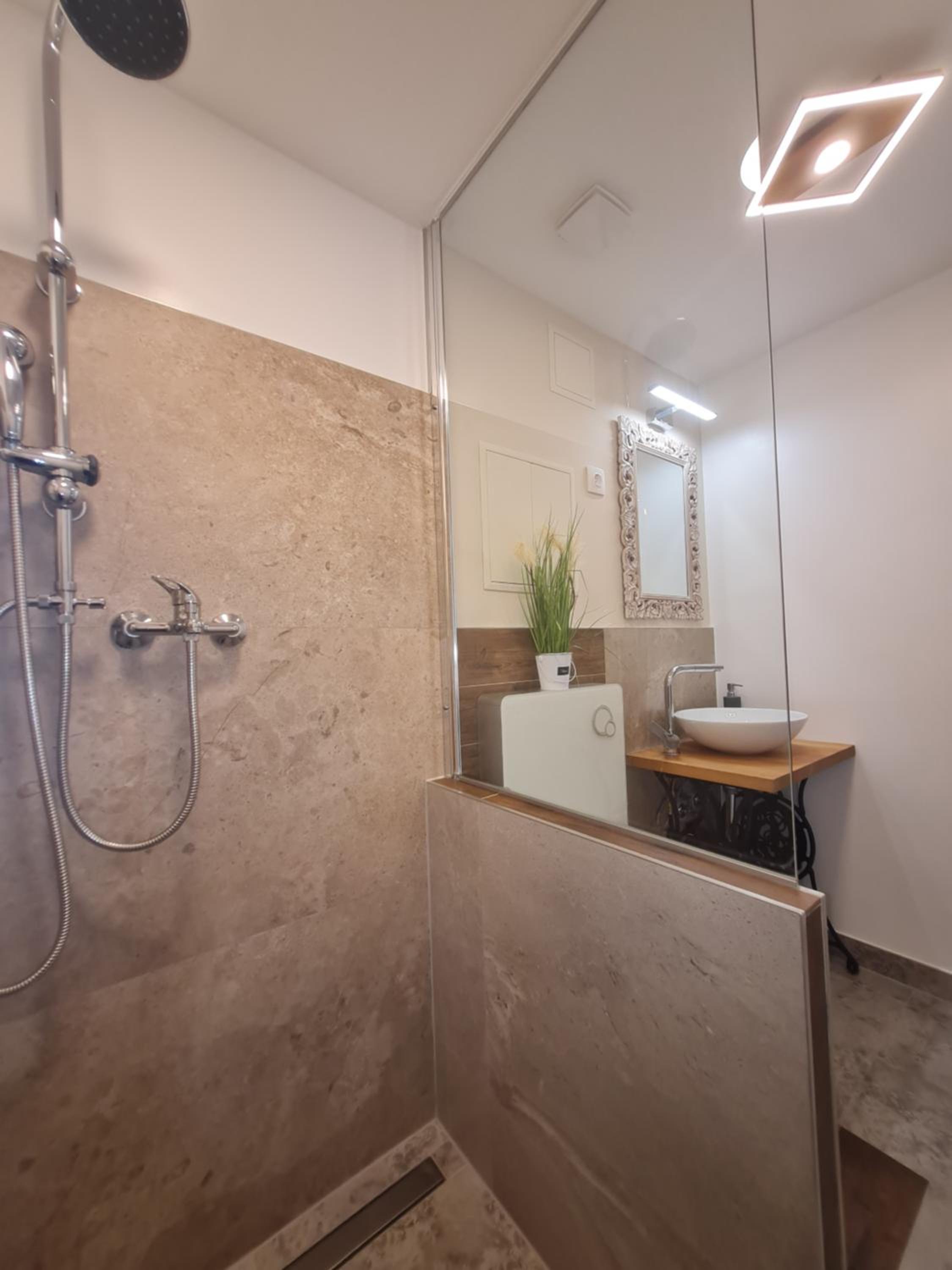 Studio Apartment - Photo 12