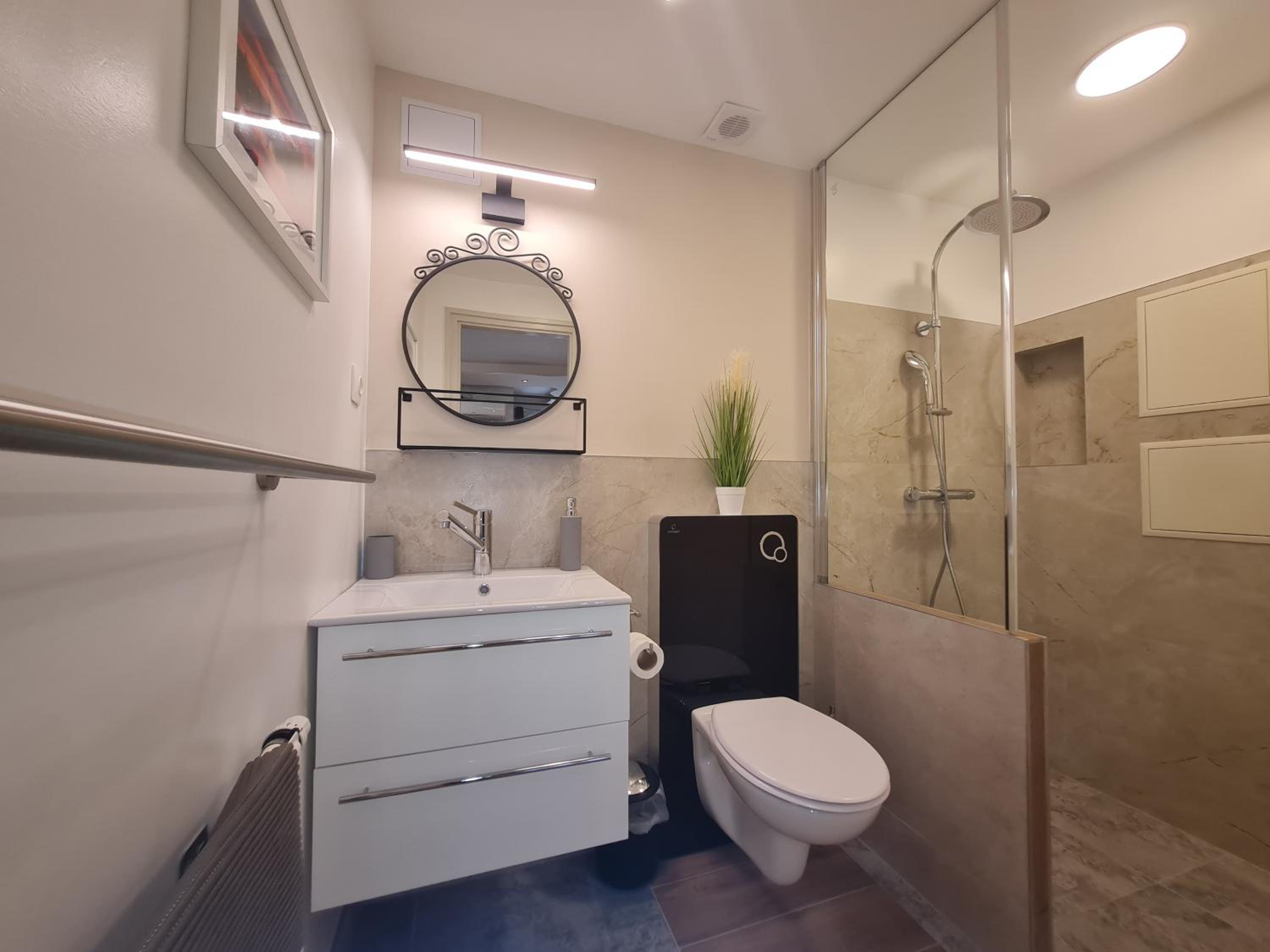 Studio Apartment - Photo 13