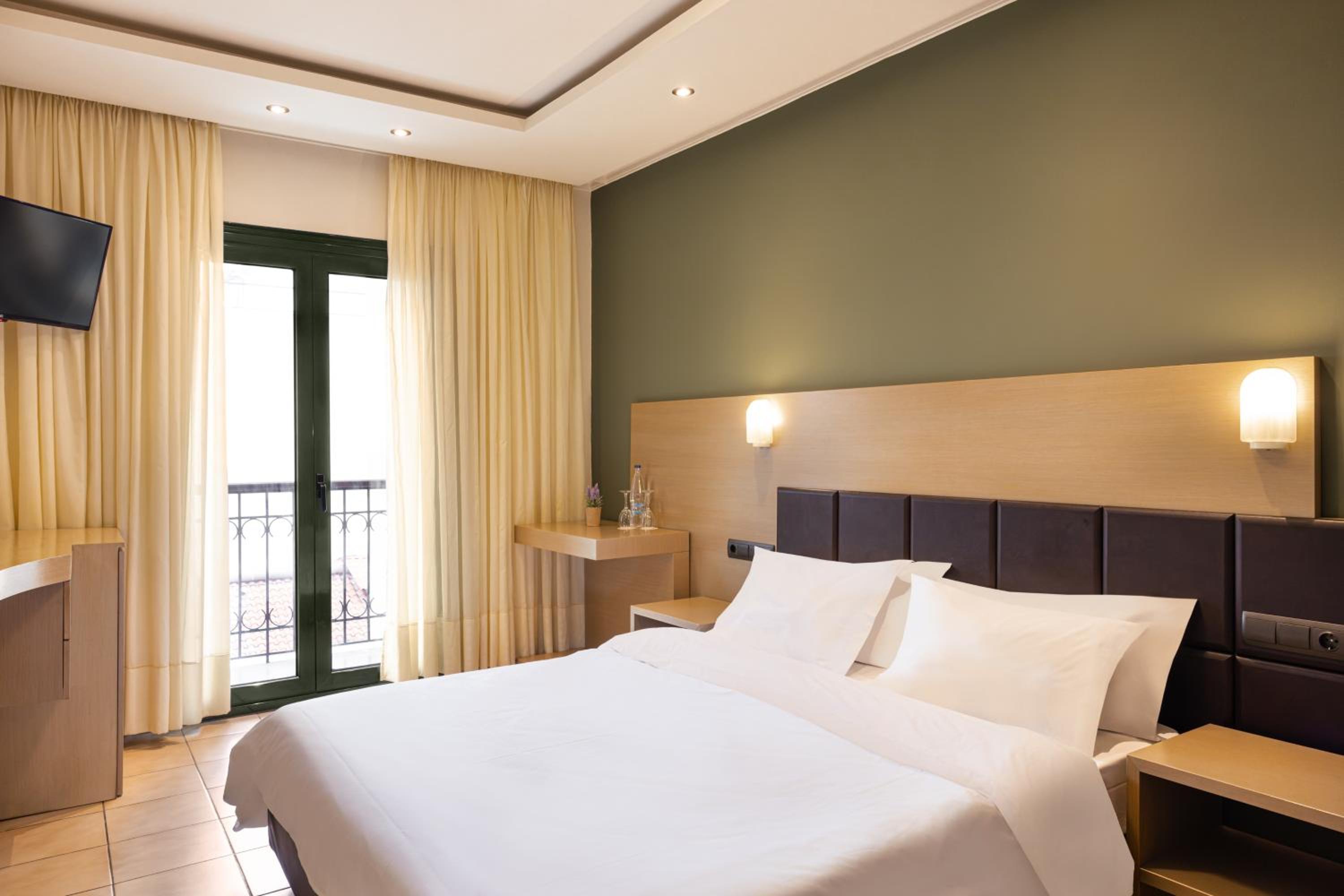 Double or Twin Room - Photo 3
