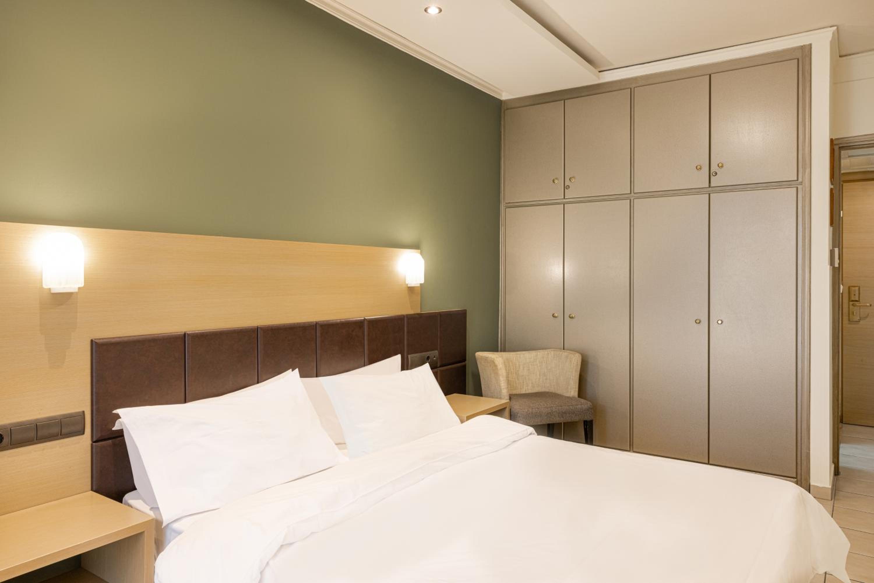 Double or Twin Room - Photo 4
