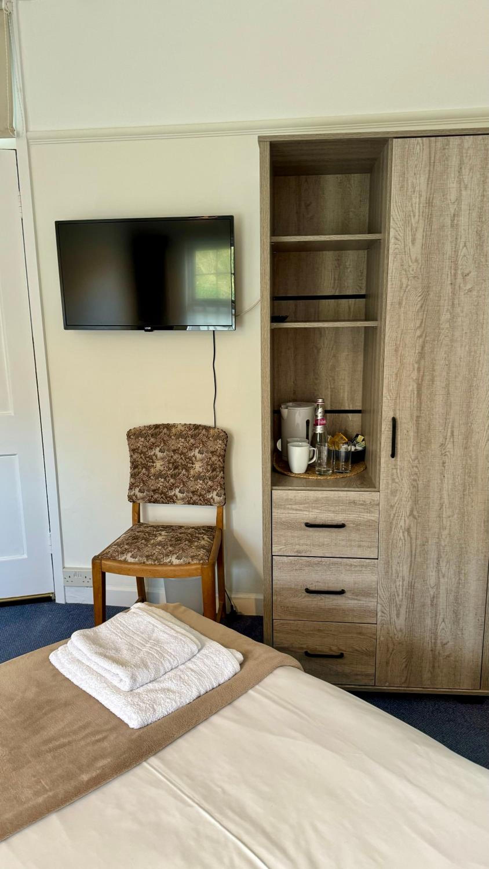 Standard Twin Room - Photo 4