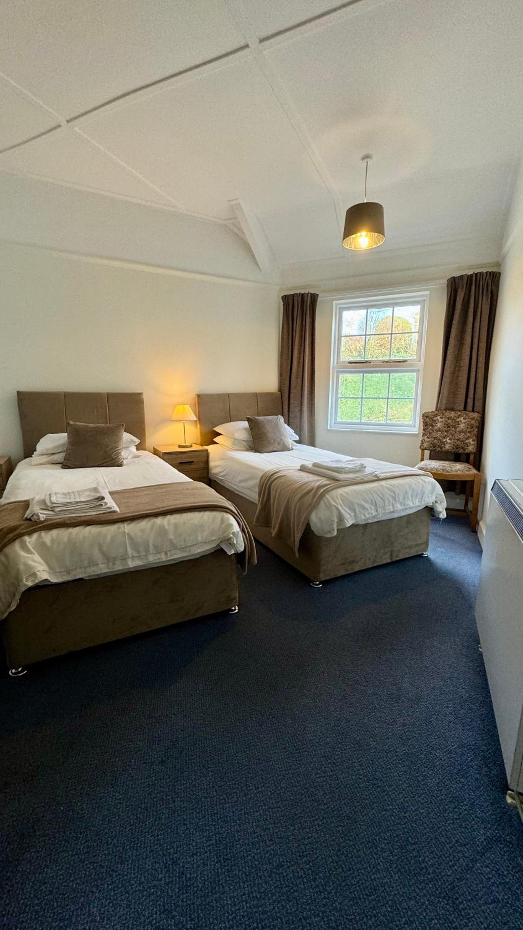 Standard Twin Room - Photo 3