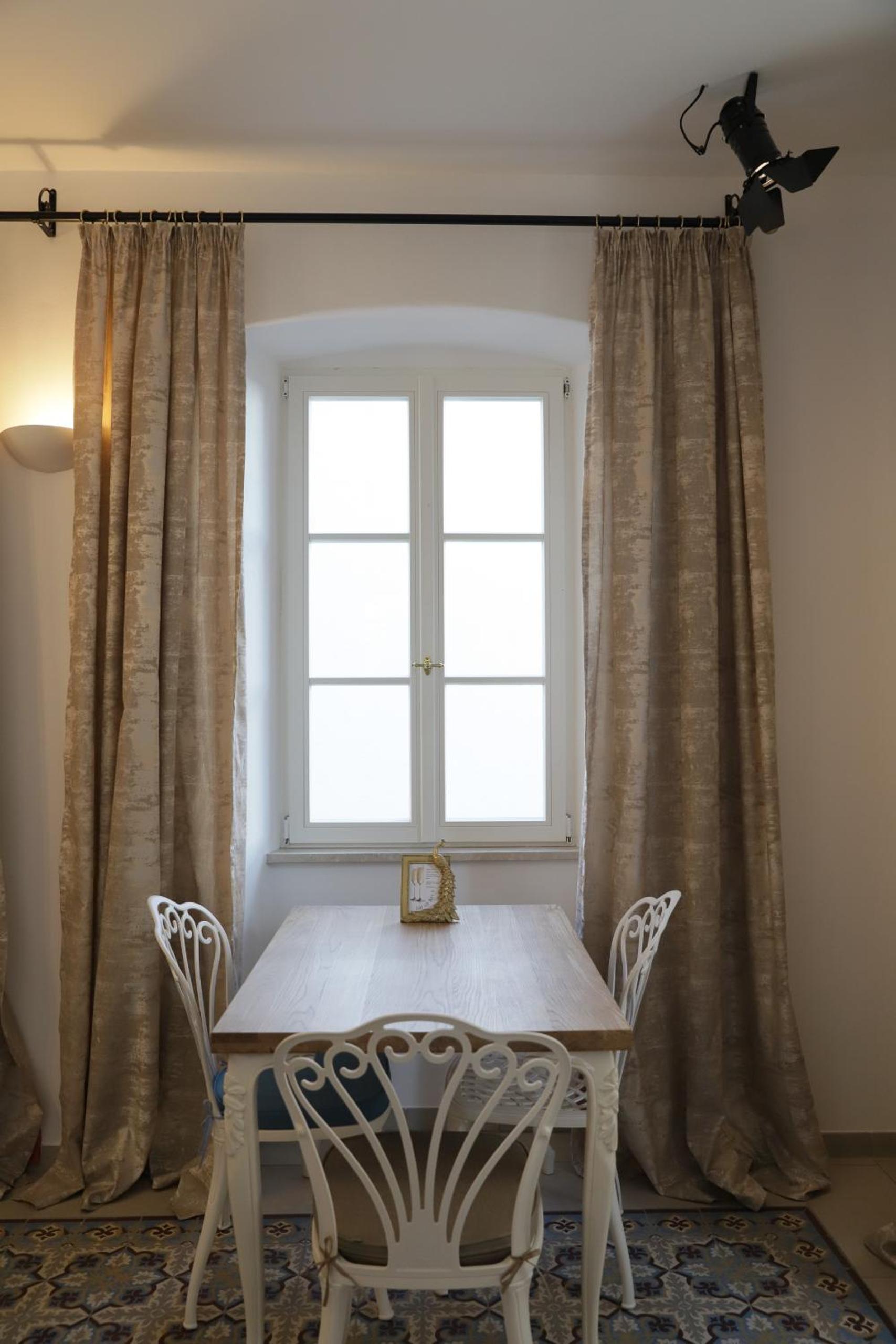 Superior King Suite photo 3