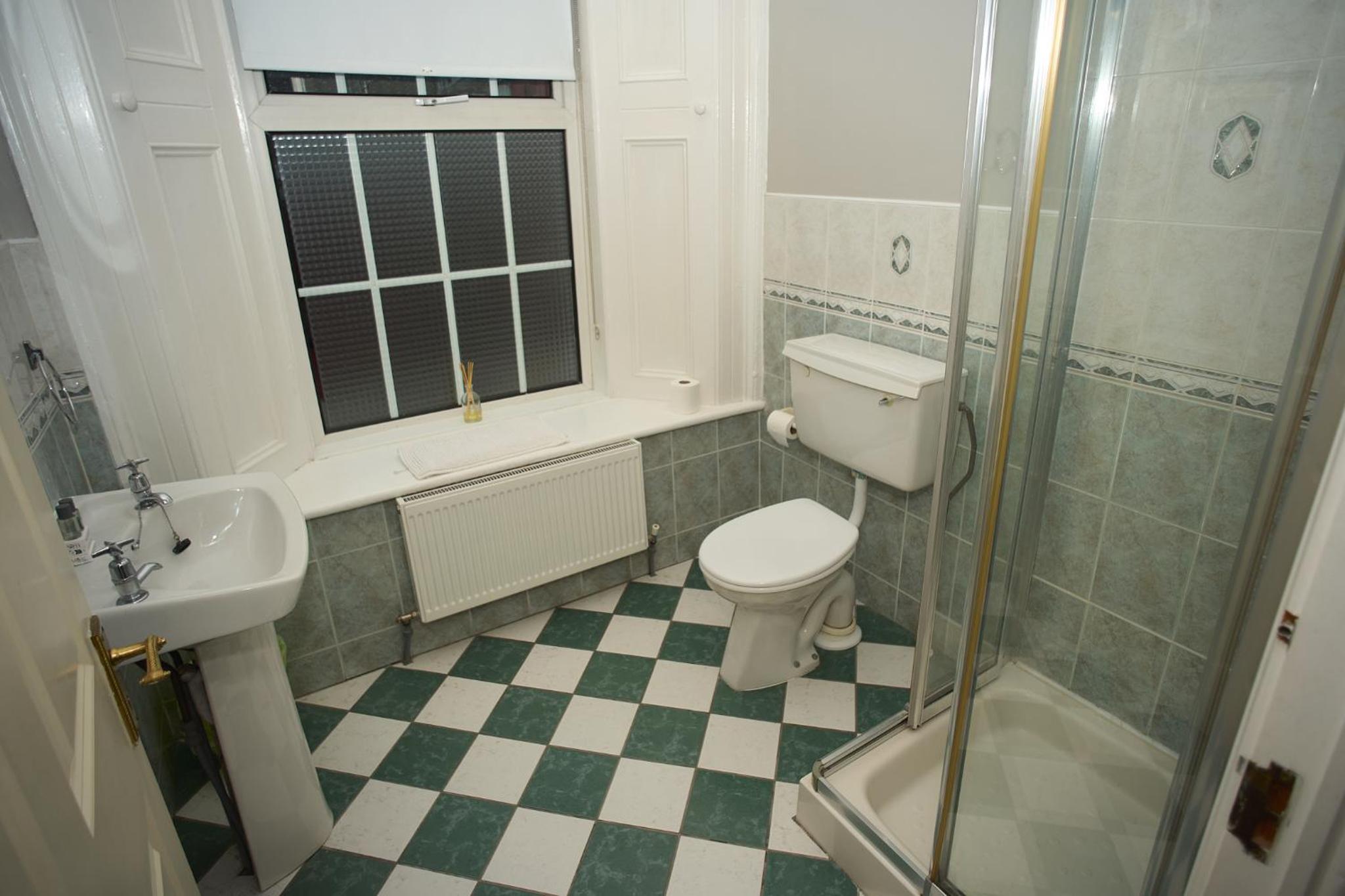 Twin Room with Bathroom - Photo 2