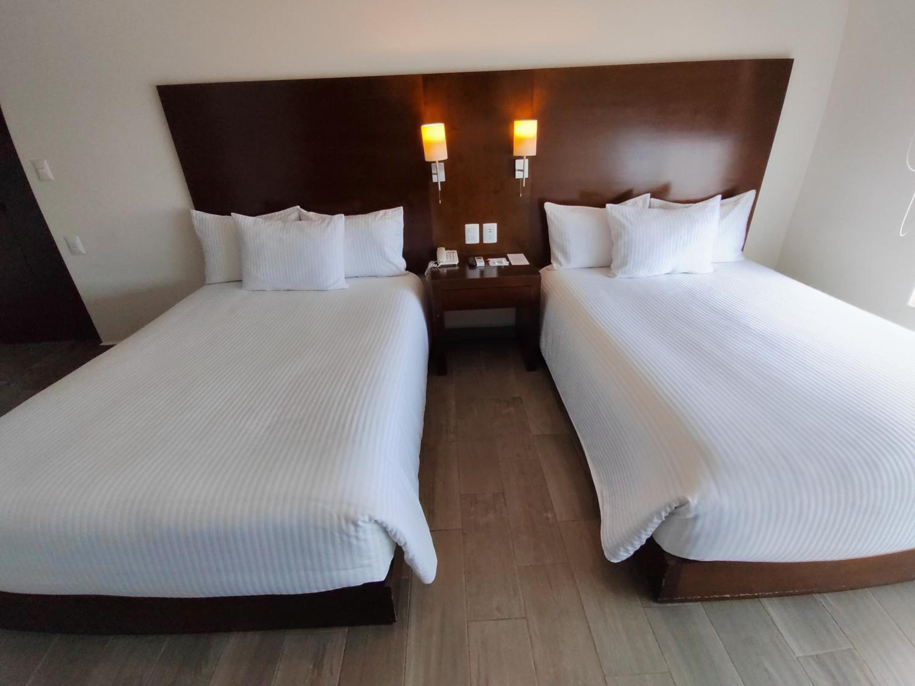 Double Room - Non-Smoking photo 2