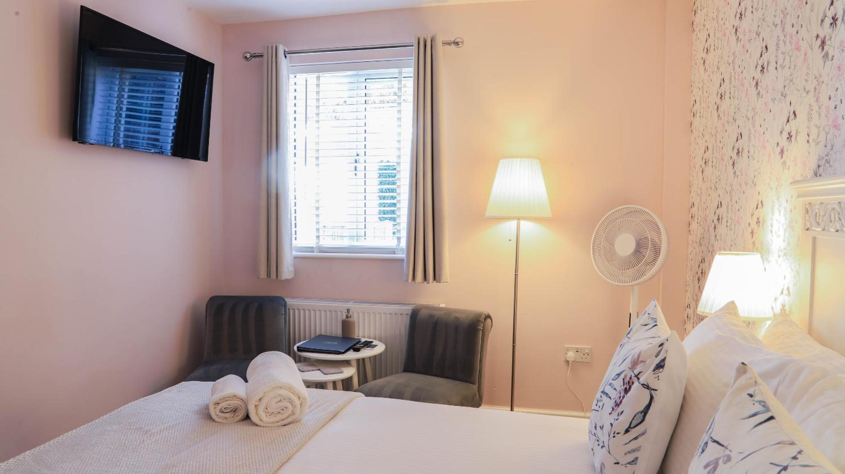 Standard King Room - Photo 6