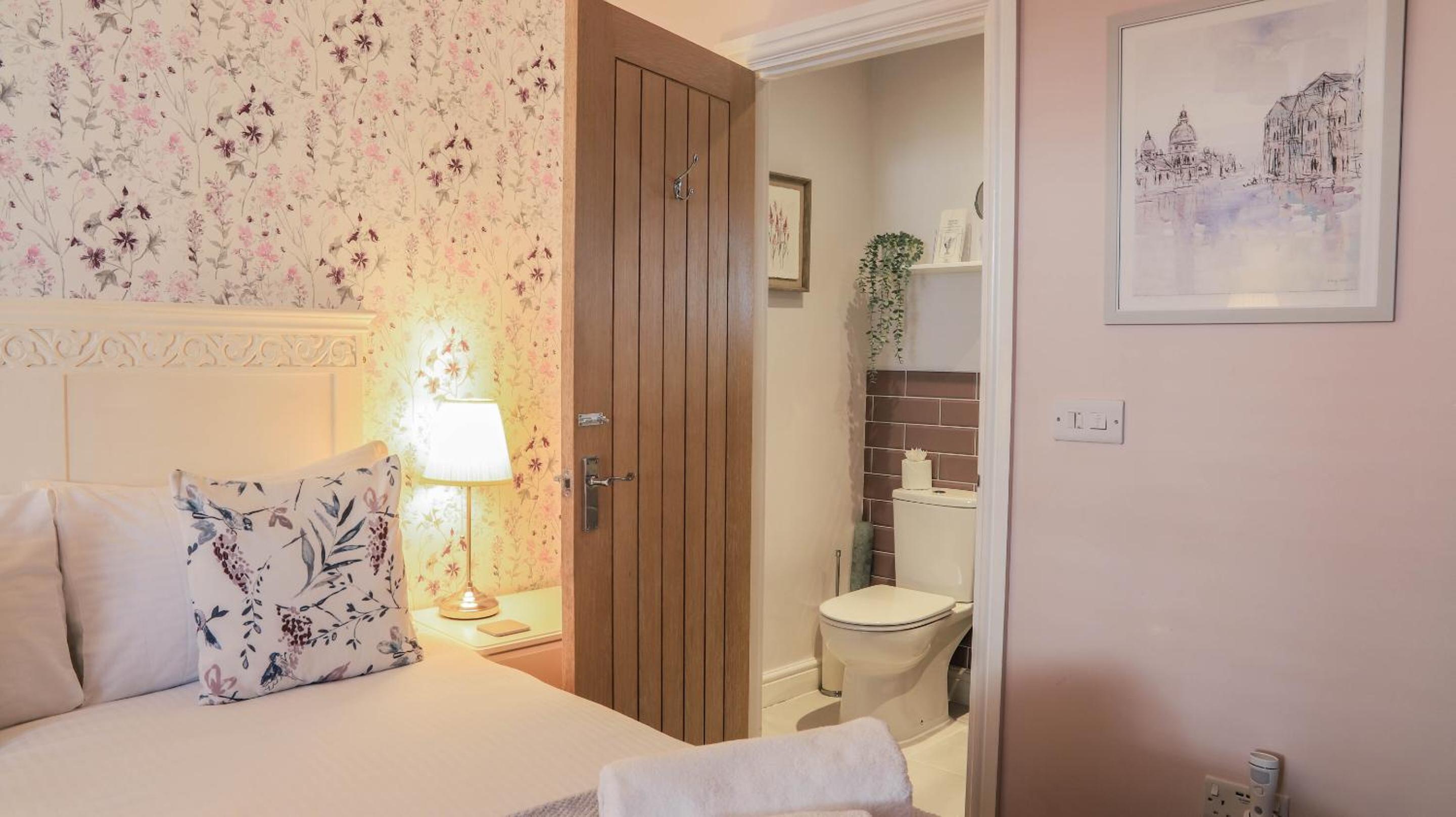 Standard King Room - Photo 2