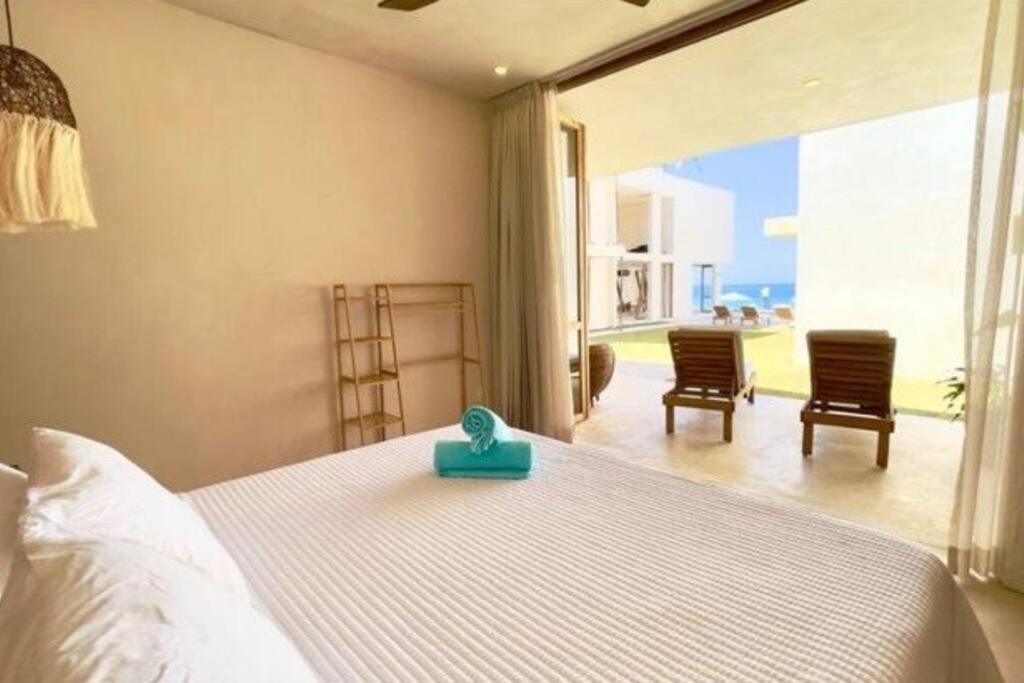 Six-Bedroom House photo 1