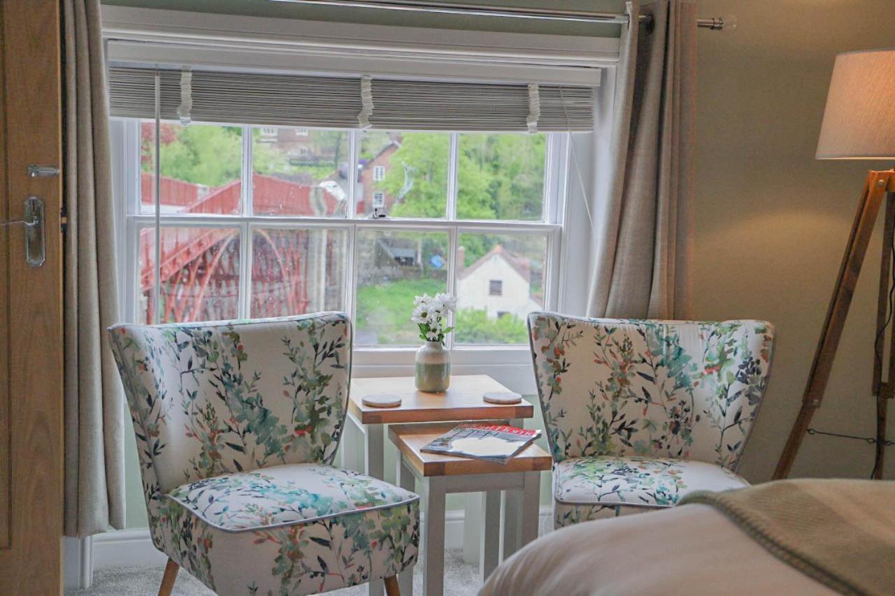 Deluxe King Room - Photo 2