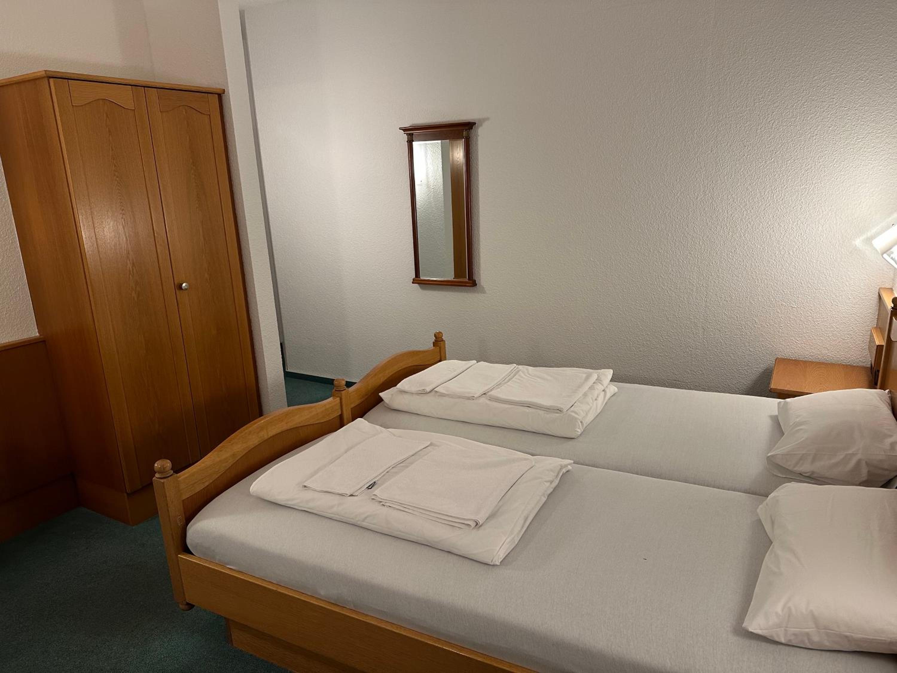 Twin Room with Shower photo 2