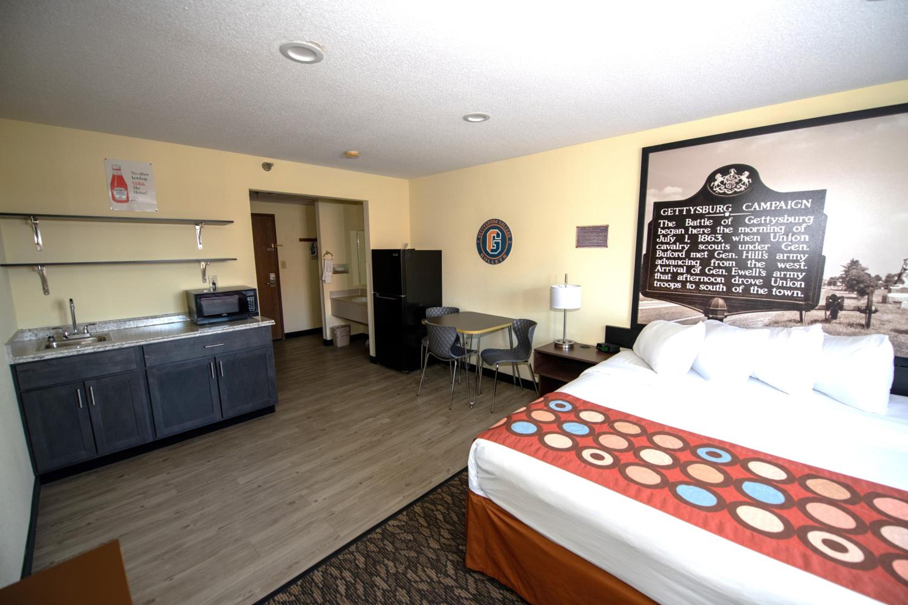 Family Suite with One King and Bunk Bed - Non-Smoking - Photo 1