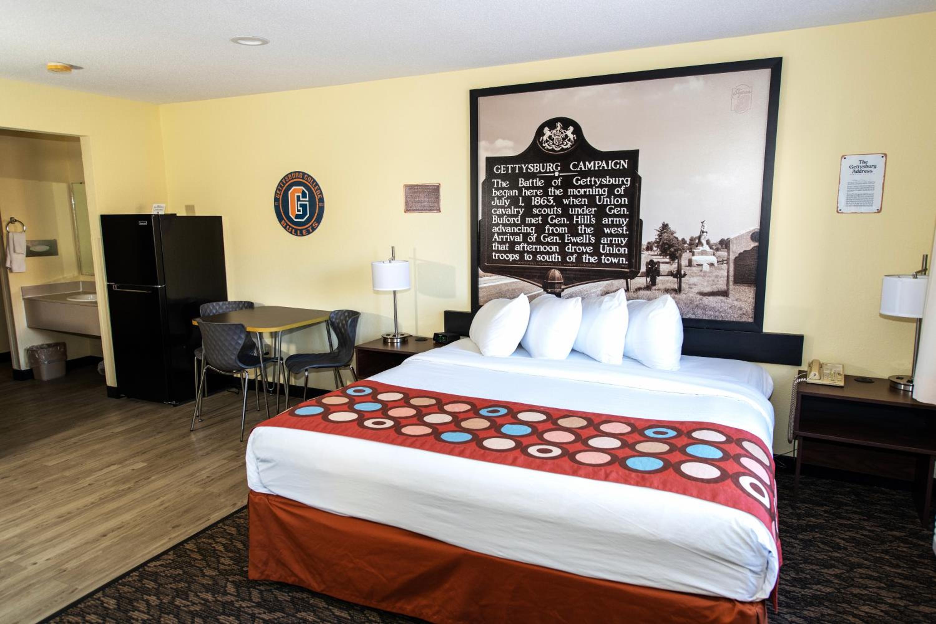Family Suite with One King and Bunk Bed - Non-Smoking - Photo 6