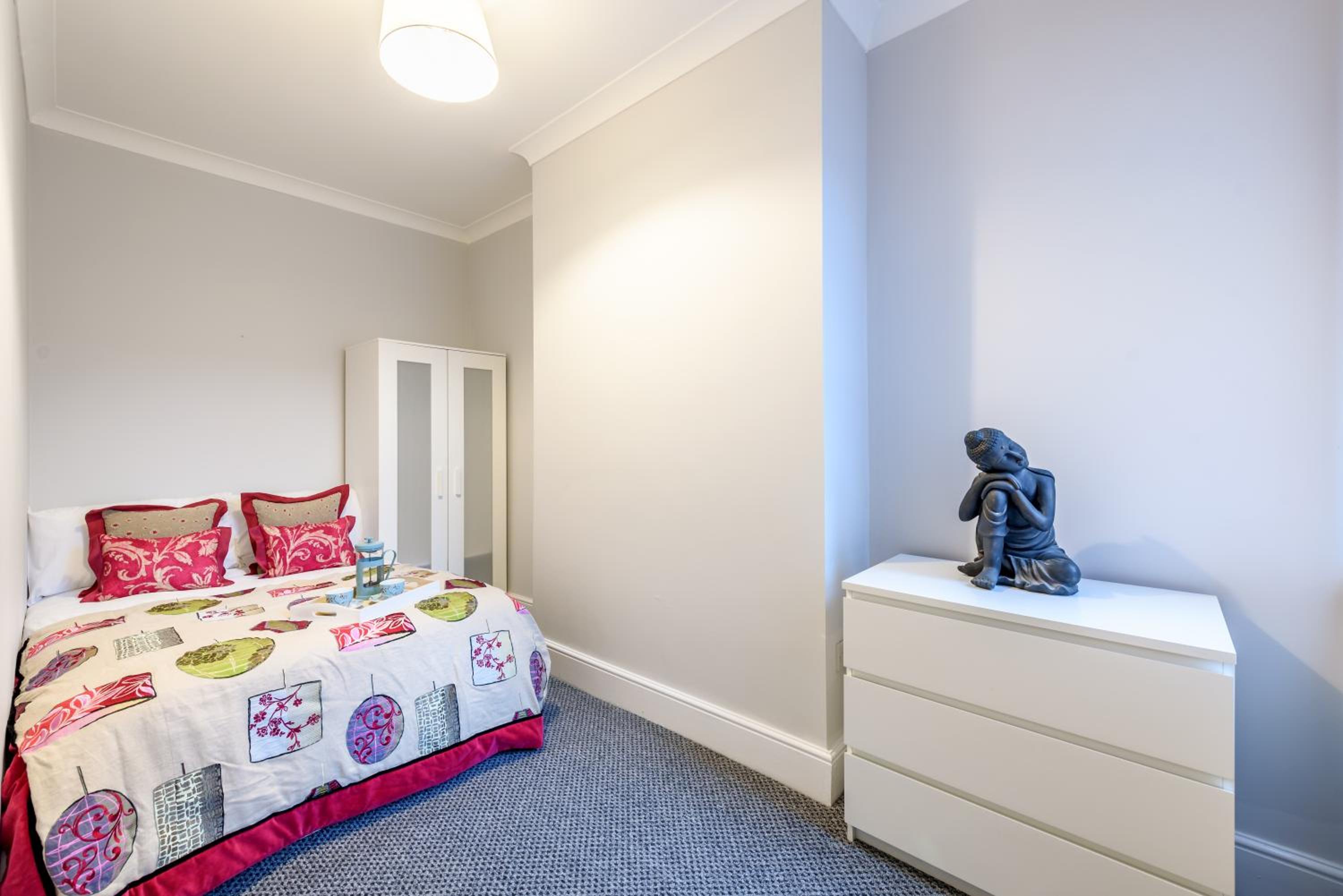 One-Bedroom Apartment - Photo 7