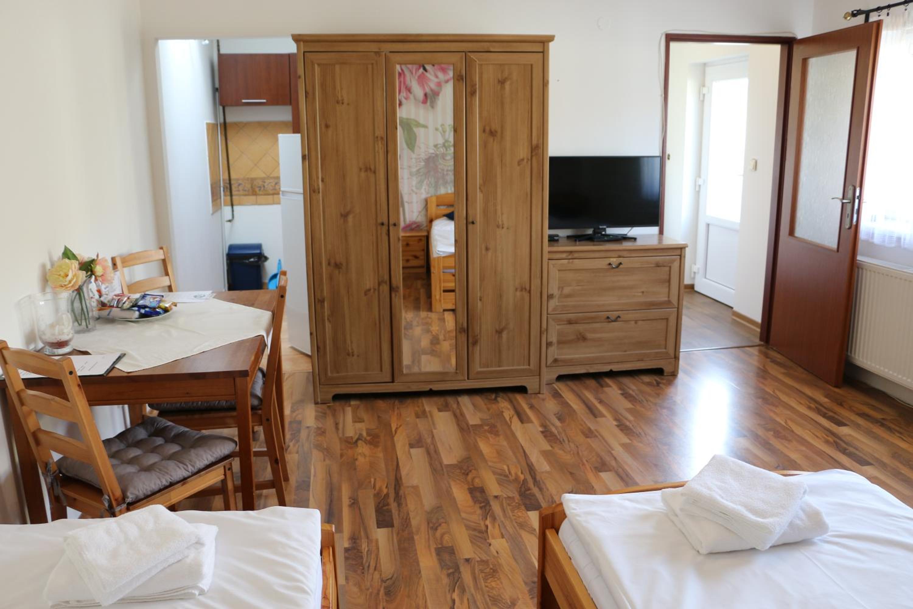 Apartment (3 Adults) photo 2