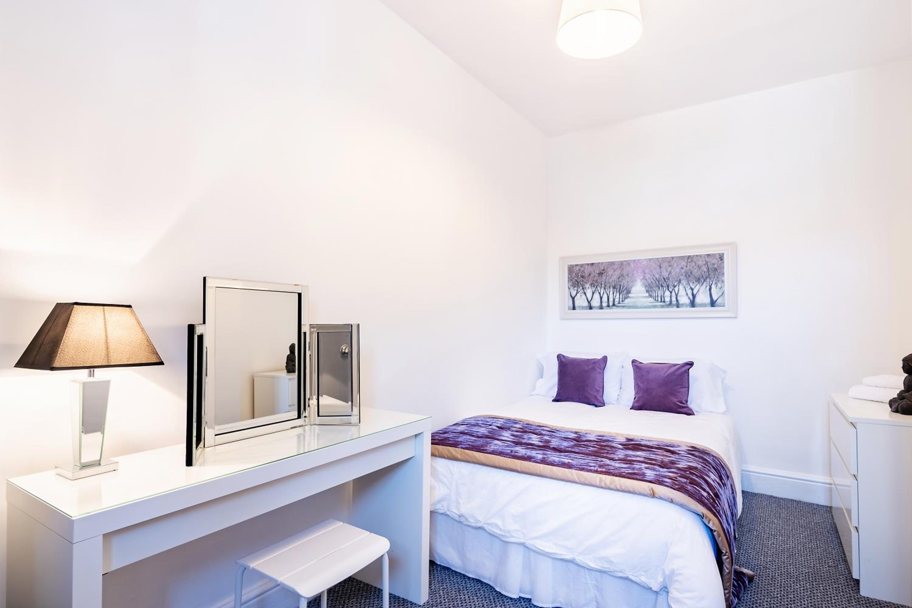 One-Bedroom Apartment - Photo 1