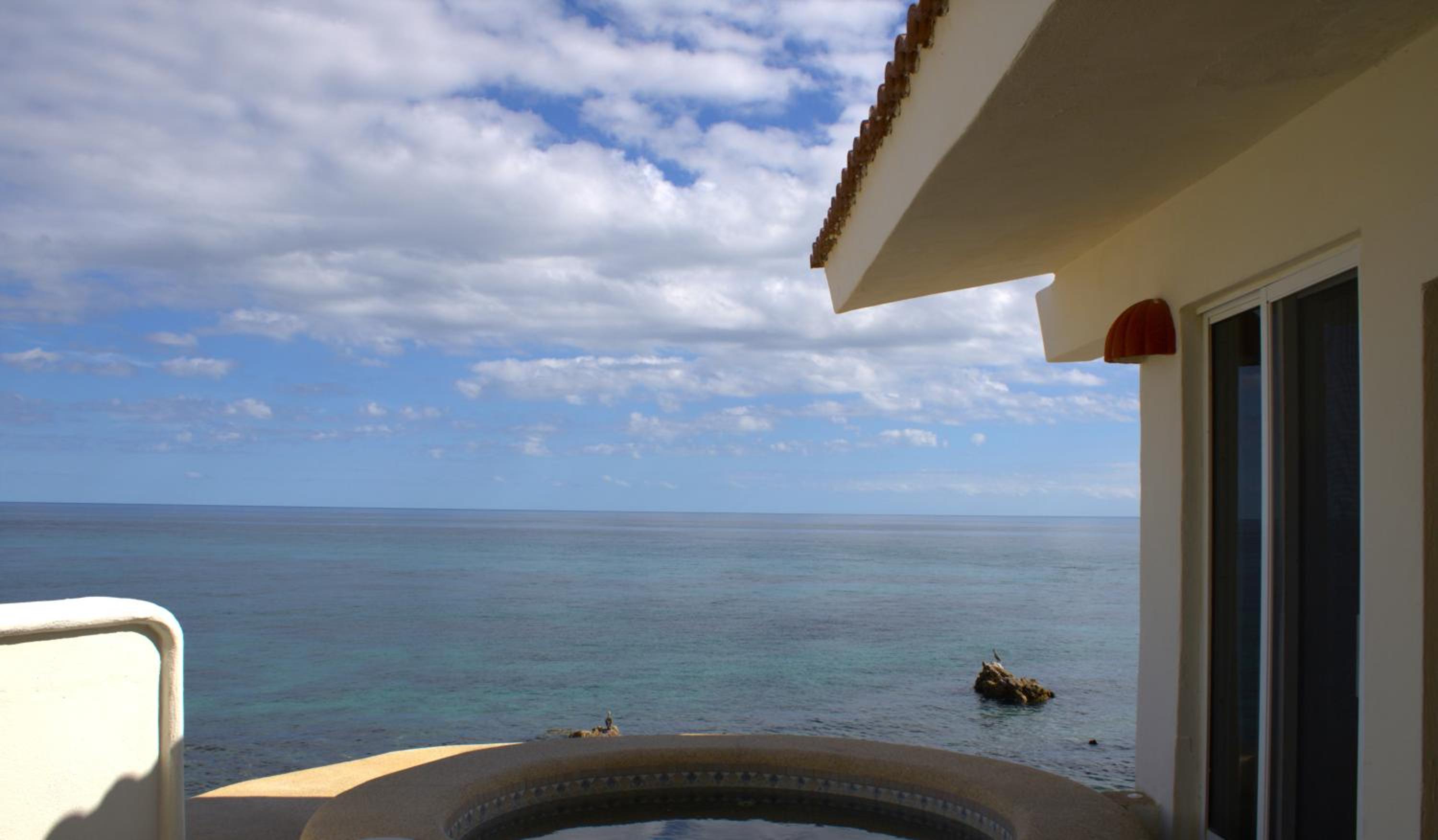 Suite with Hot Tub - Photo 5