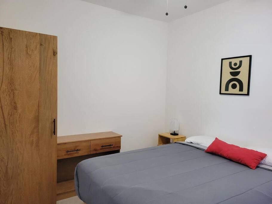 Three-Bedroom Apartment photo 1