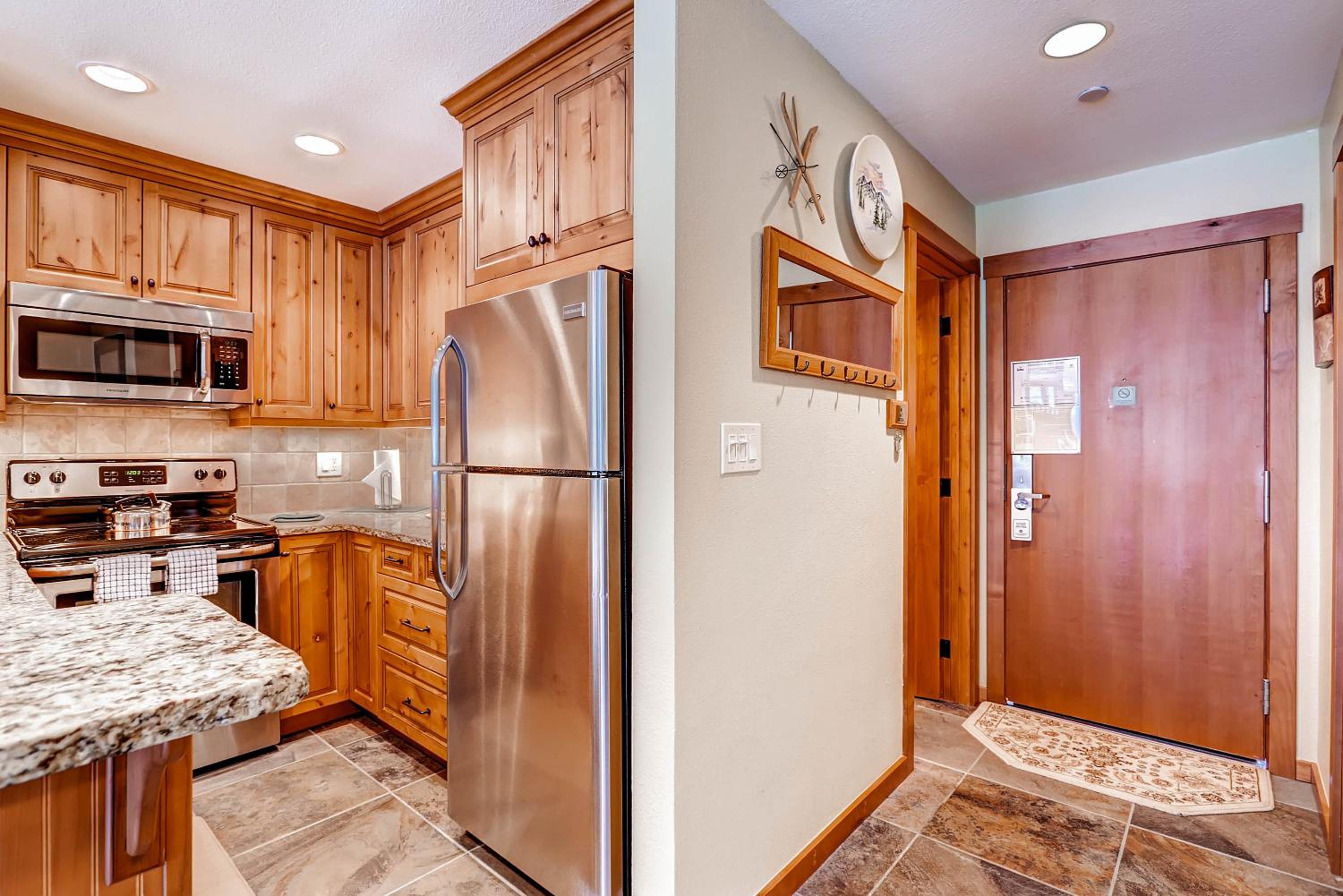 Studio Apartment - Photo 16