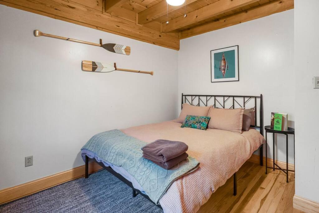 Three-Bedroom House photo 3