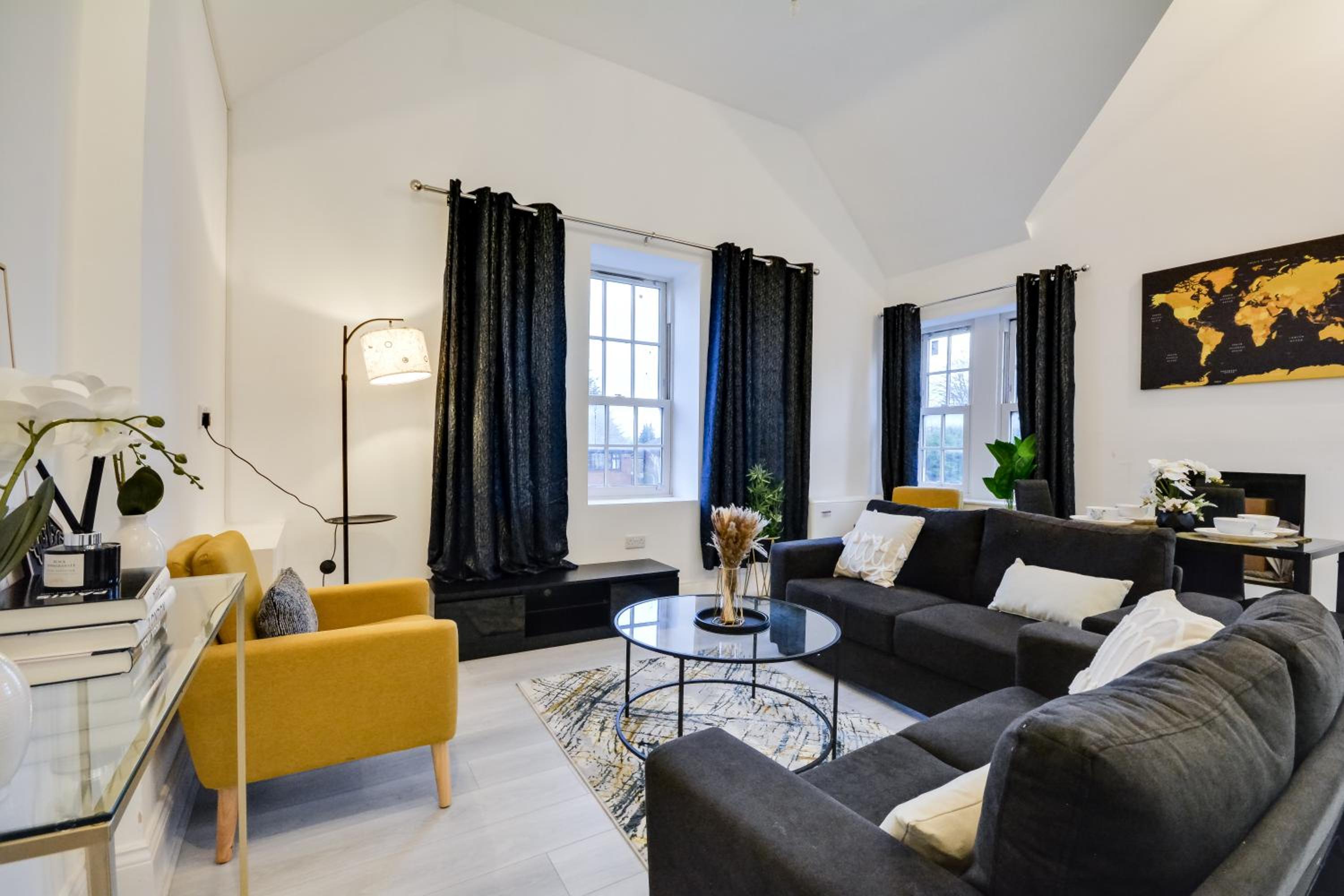 Three-Bedroom Apartment photo 1