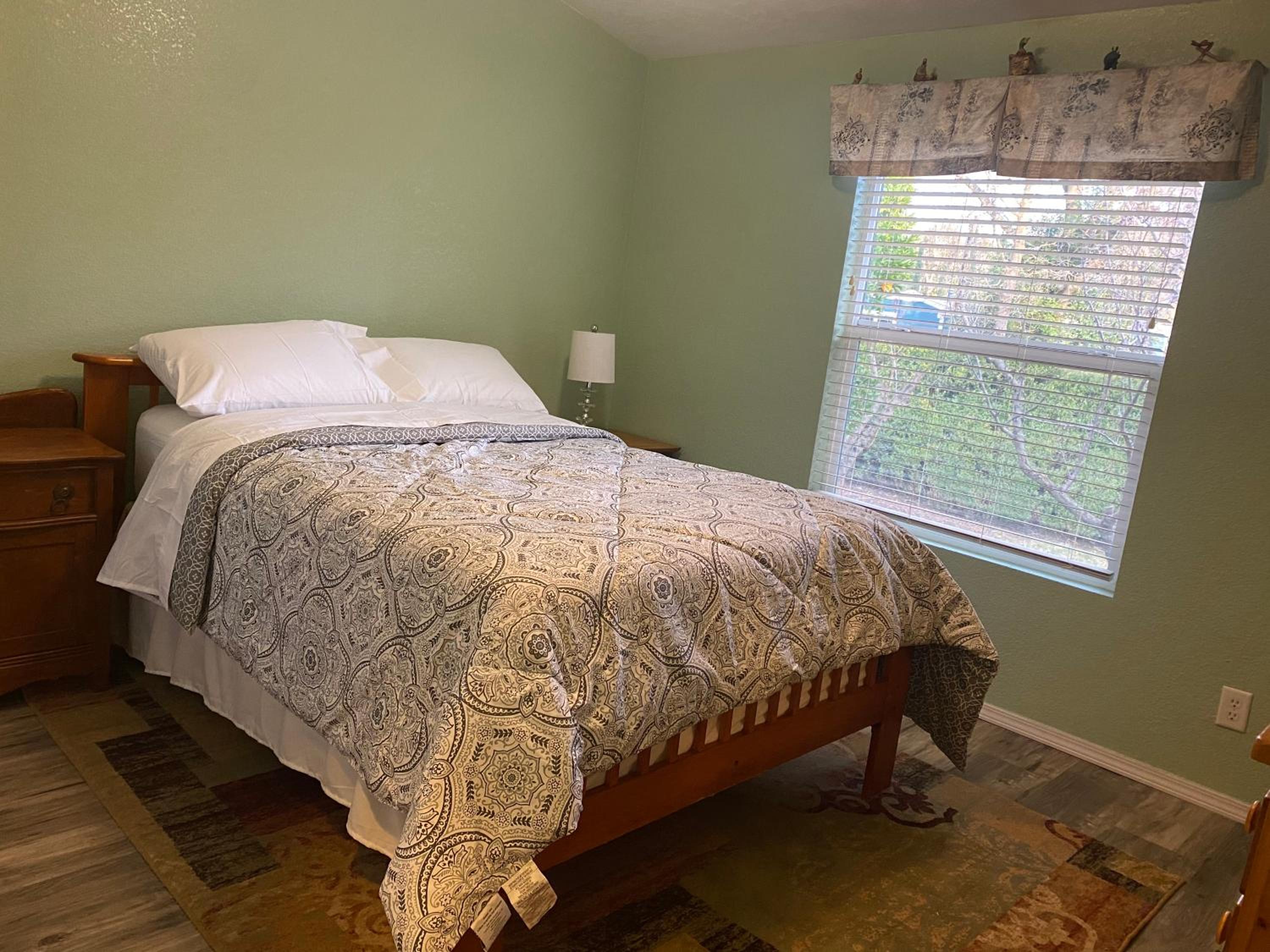 Three-Bedroom House photo 3