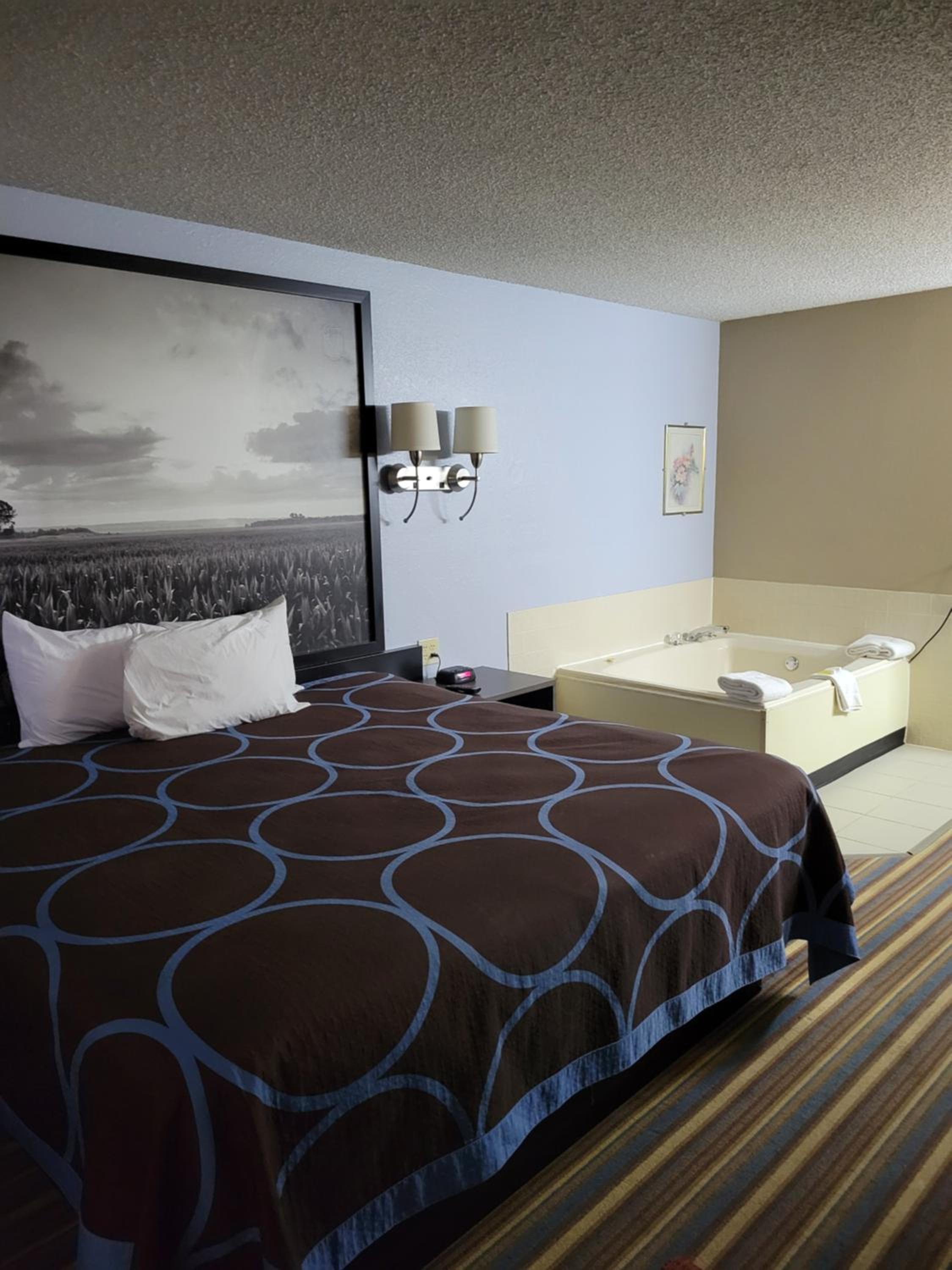 King Suite - Non-Smoking photo 1