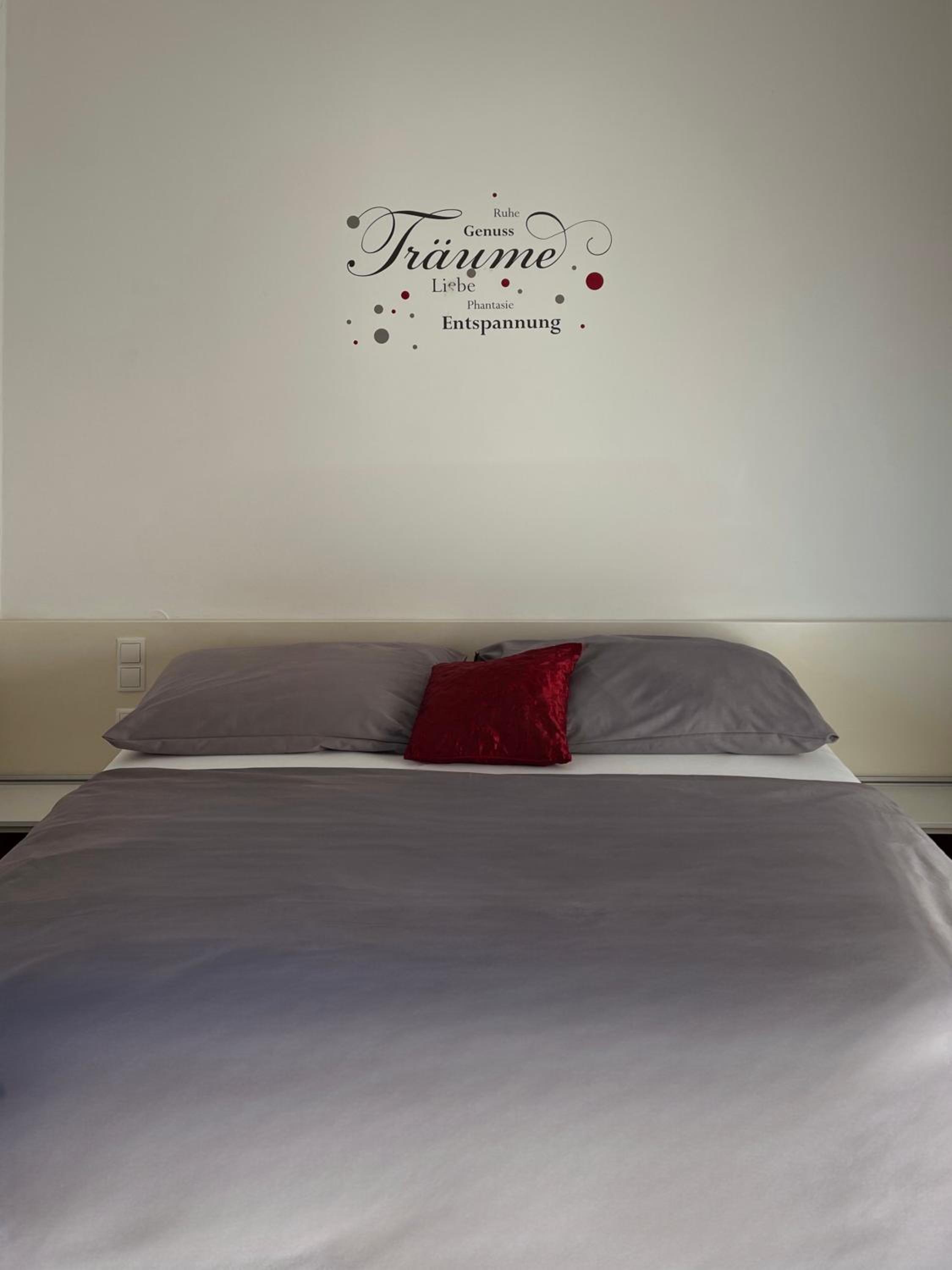 Double Room with Balcony - Photo 2
