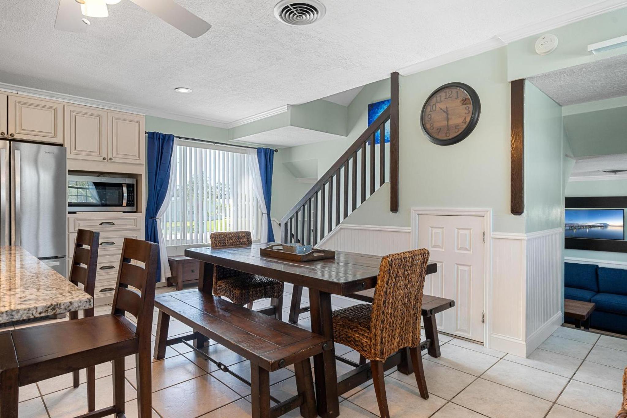 Five-Bedroom House photo 3