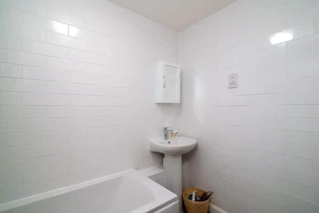 Four-Bedroom House photo 3