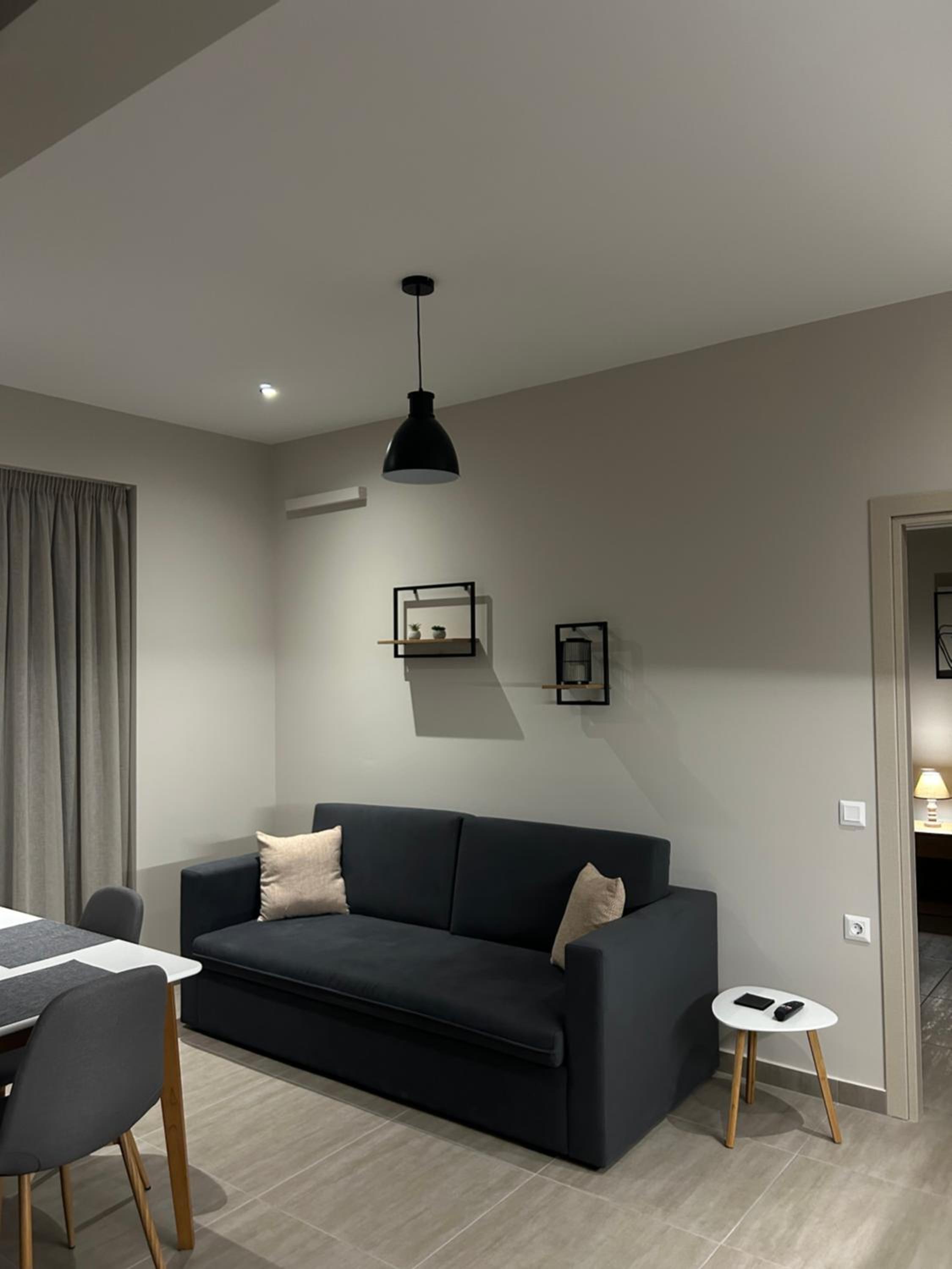 One-Bedroom Apartment photo 1