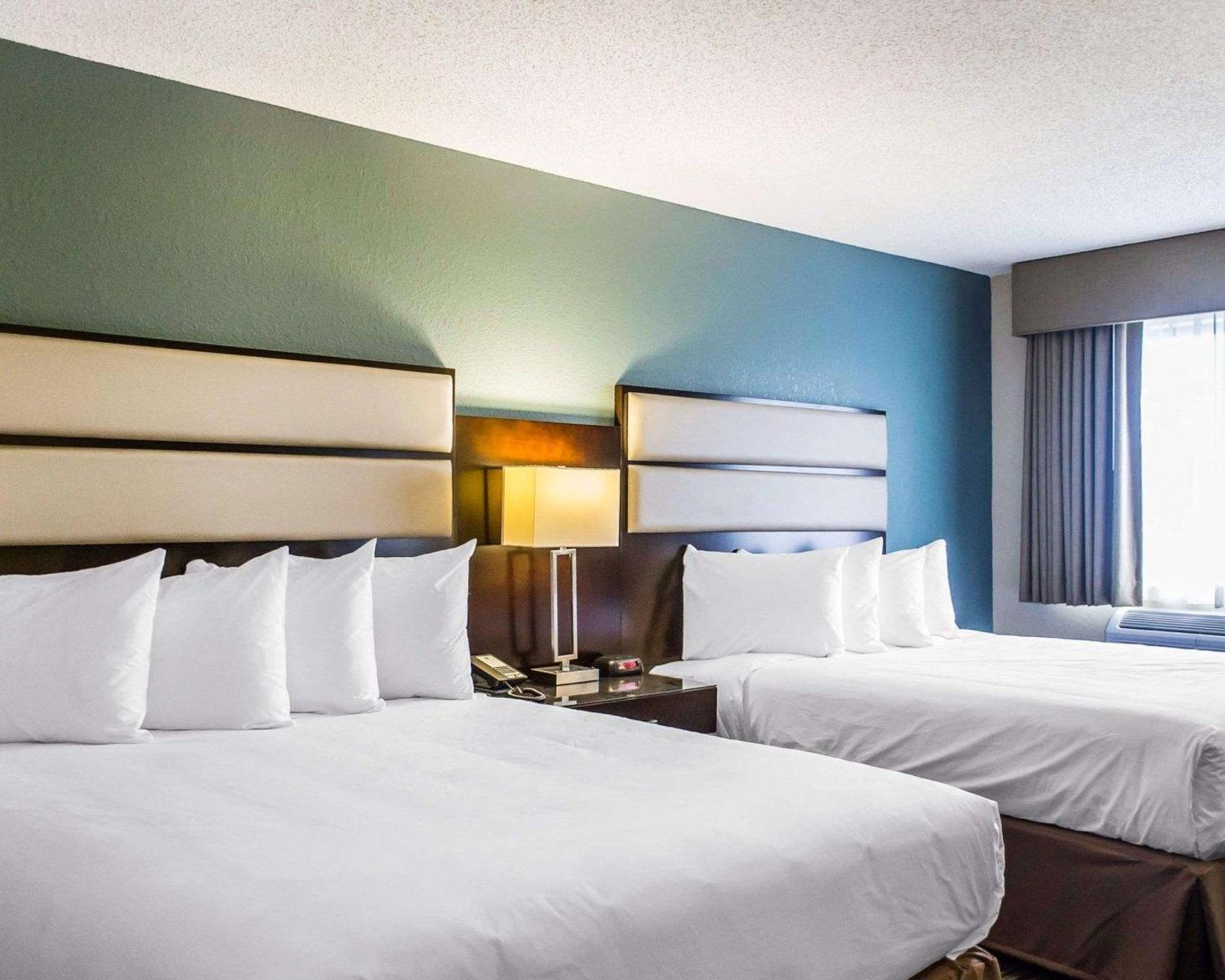 Queen Room with Two Queen Beds - Smoking - Photo 1