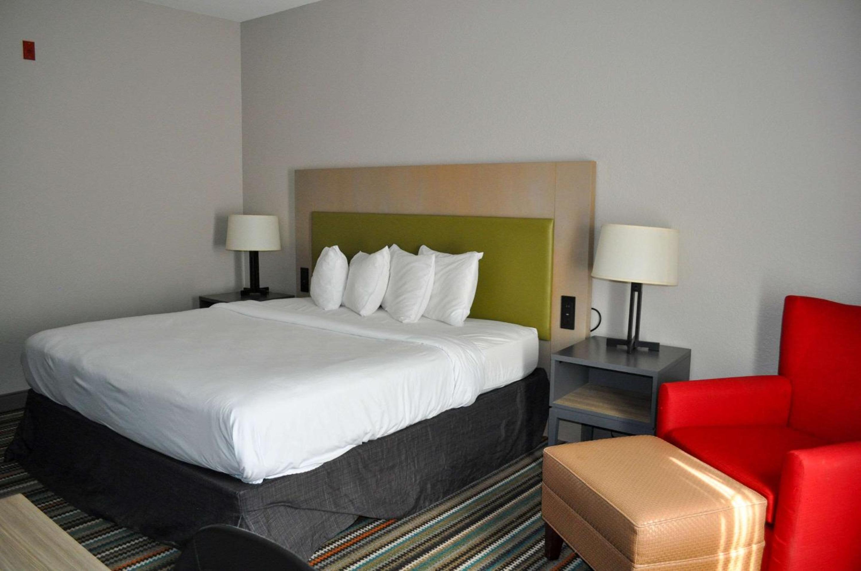 King Room - Non-Smoking - Photo 2