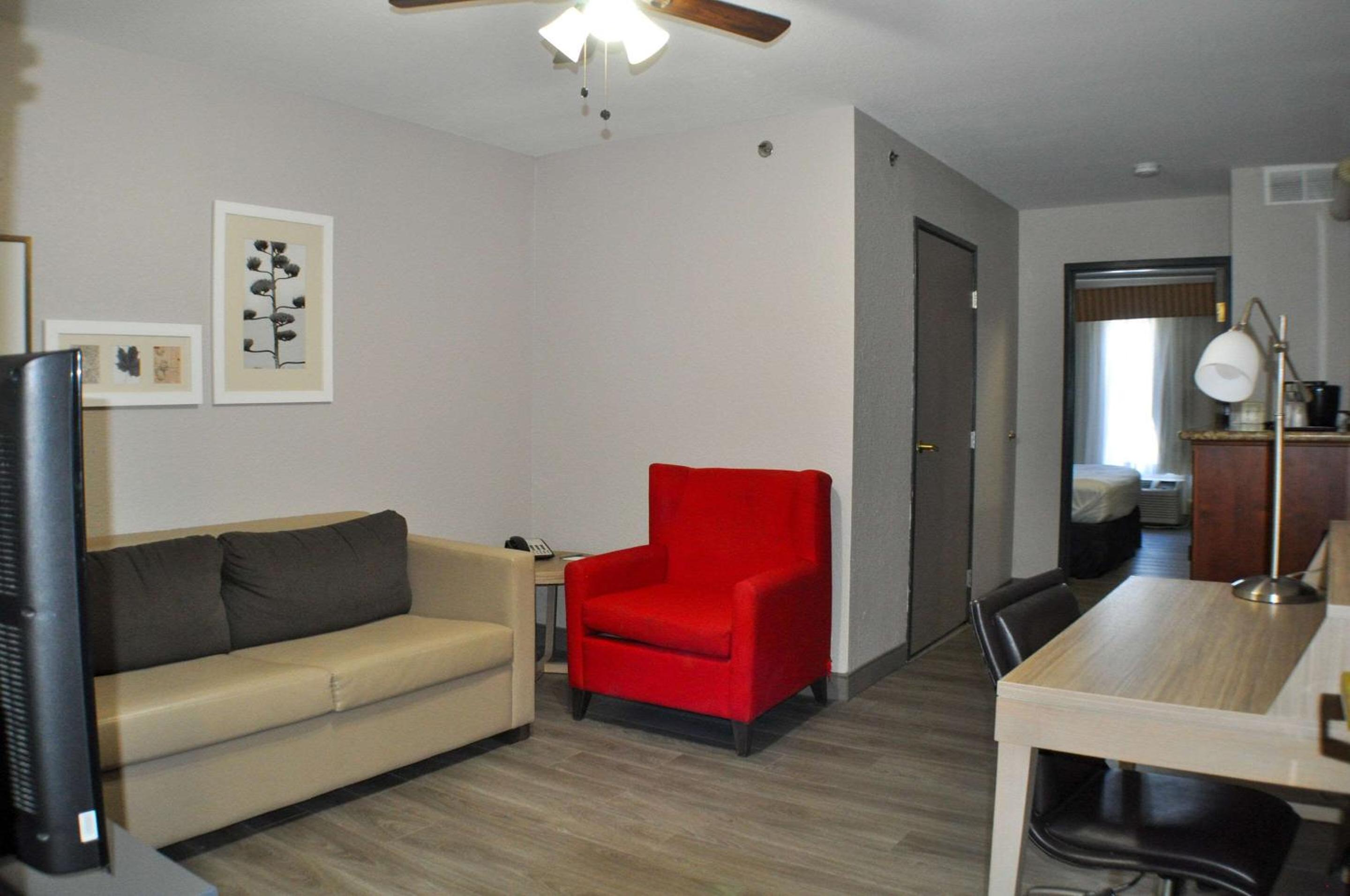 One-Bedroom King Suite - Non-Smoking - Photo 1