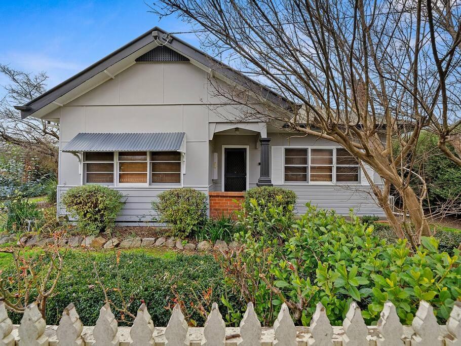 Three-Bedroom House photo 3