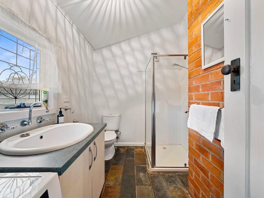 Three-Bedroom House photo 2