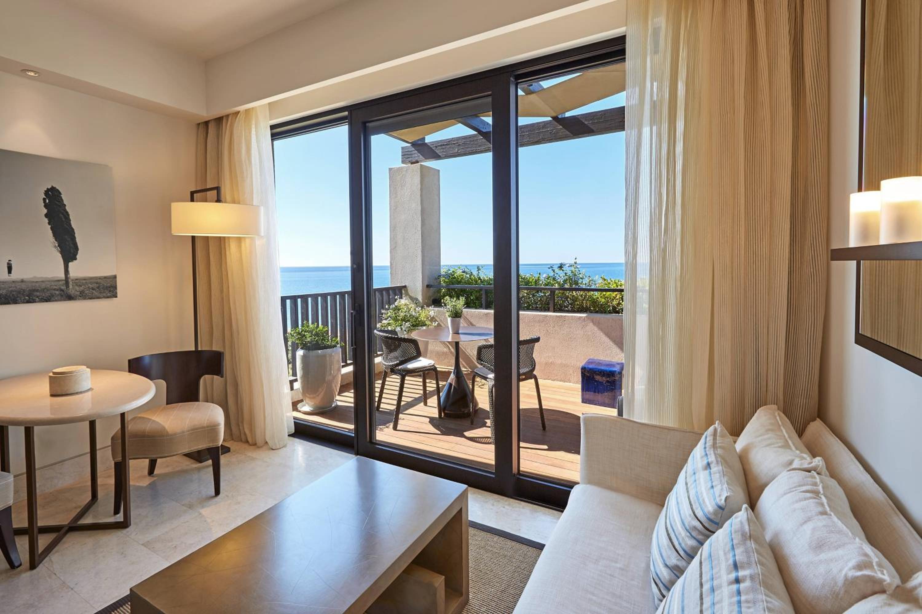 Premium Deluxe Sea View, Guest room, 1 King, Balcony - Photo 3