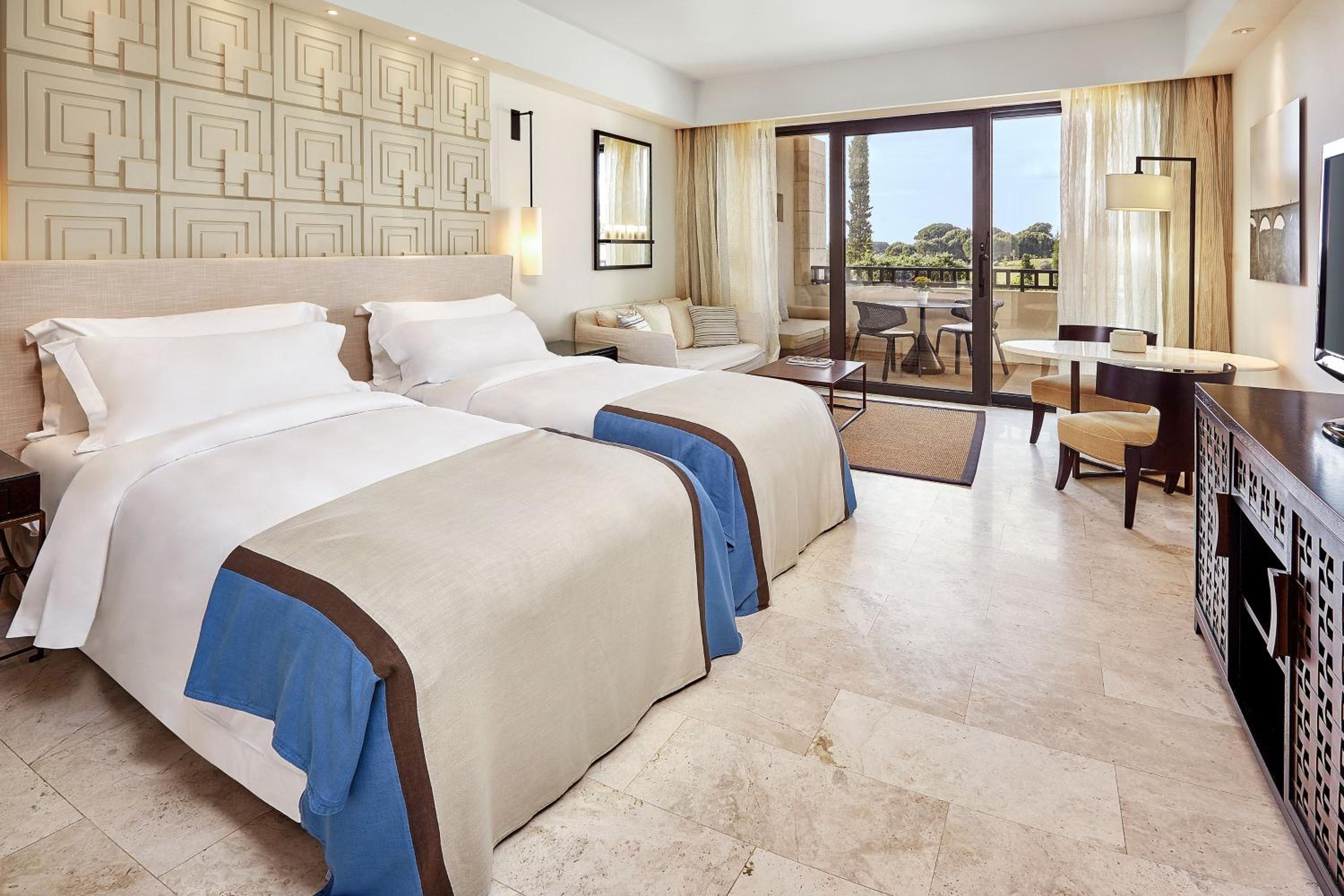 Deluxe Partial Sea View, Guest room, 2 Twin/Single Bed(s), Balcony - Photo 1