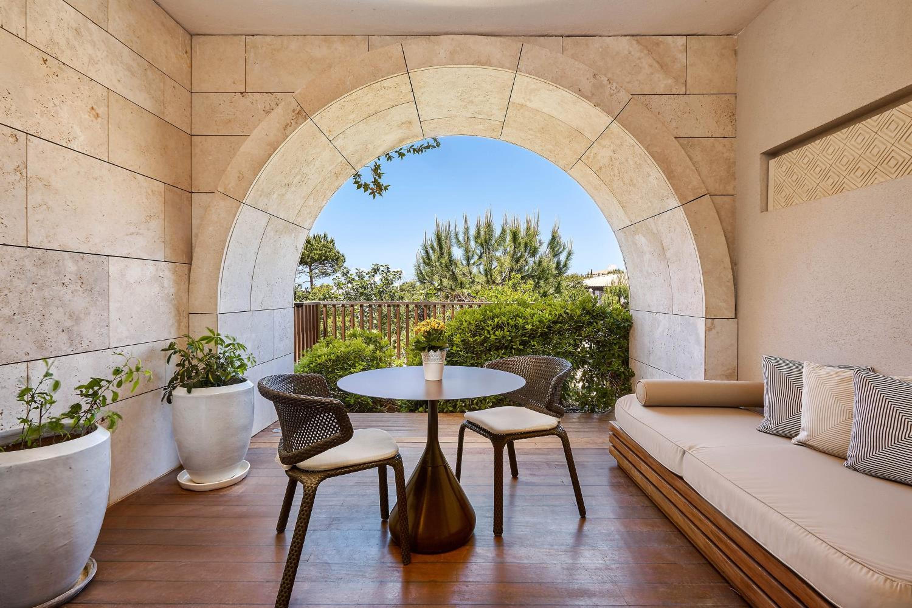 Deluxe Garden View, Guest room, 1 King, Balcony - Photo 4