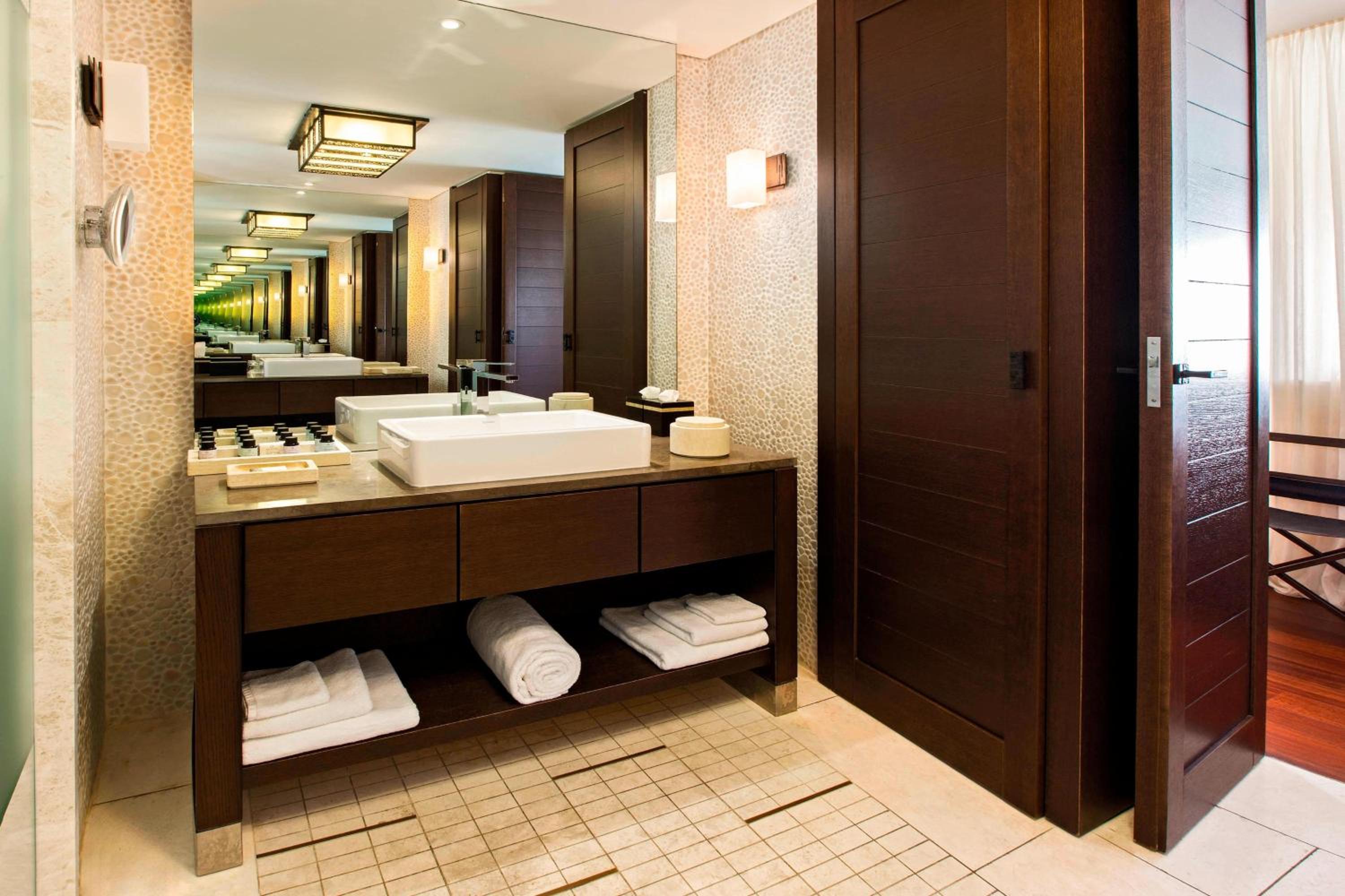 Grand Infinity Suite, 1 Bedroom Suite, 1 King, Garden view - Photo 4