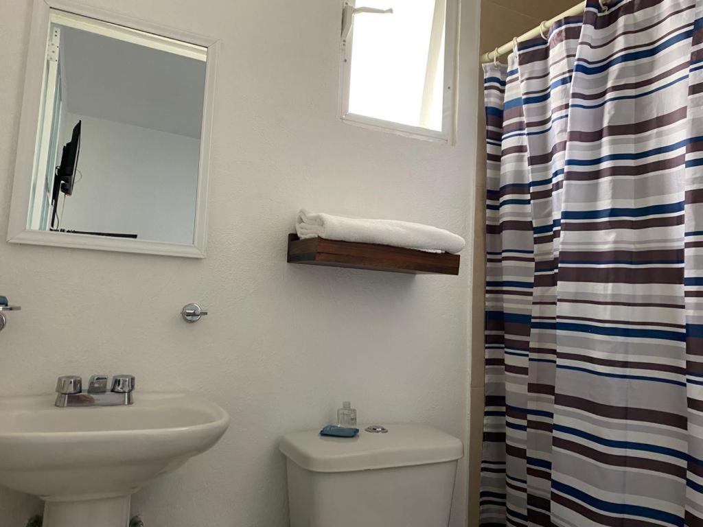 Double Room with Private Bathroom - Photo 15