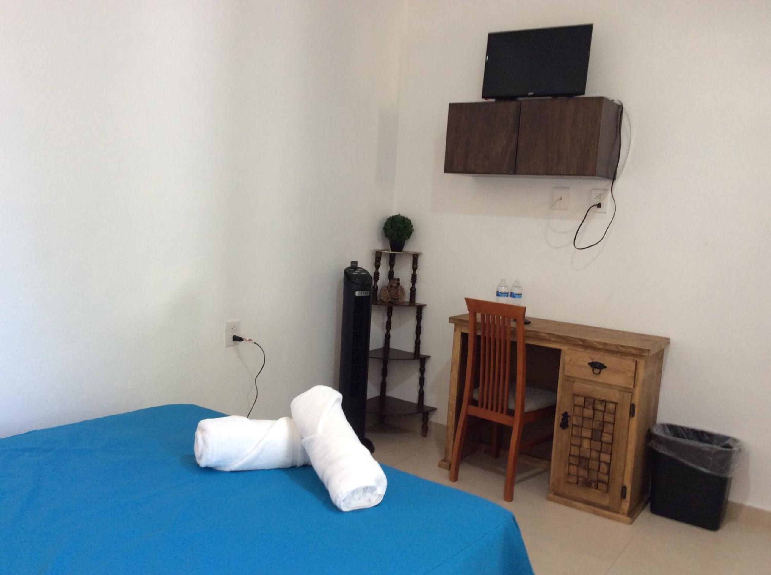 Double Room with Private Bathroom - Photo 14