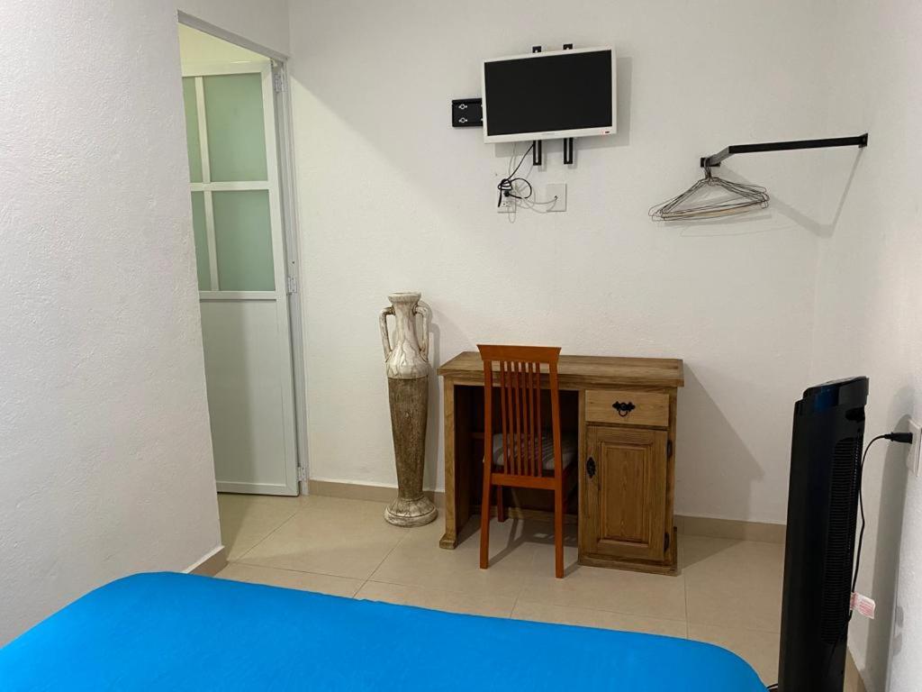 Double Room with Private Bathroom - Photo 13